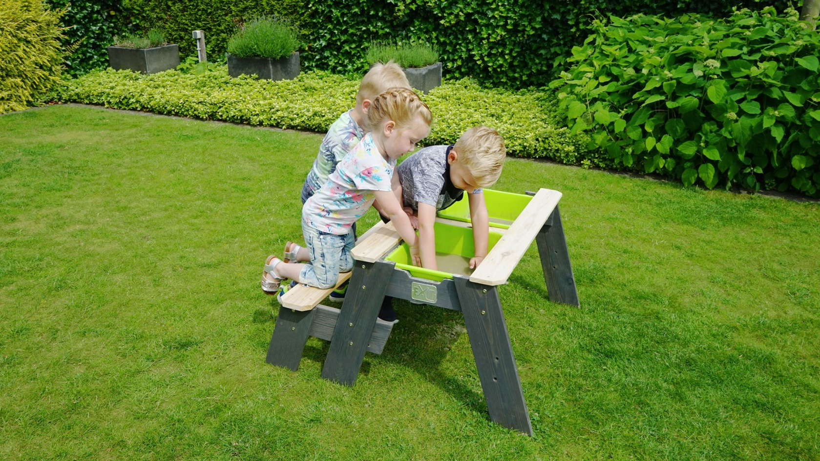 EXIT Aksent sand, water and picnic table (1 bench)