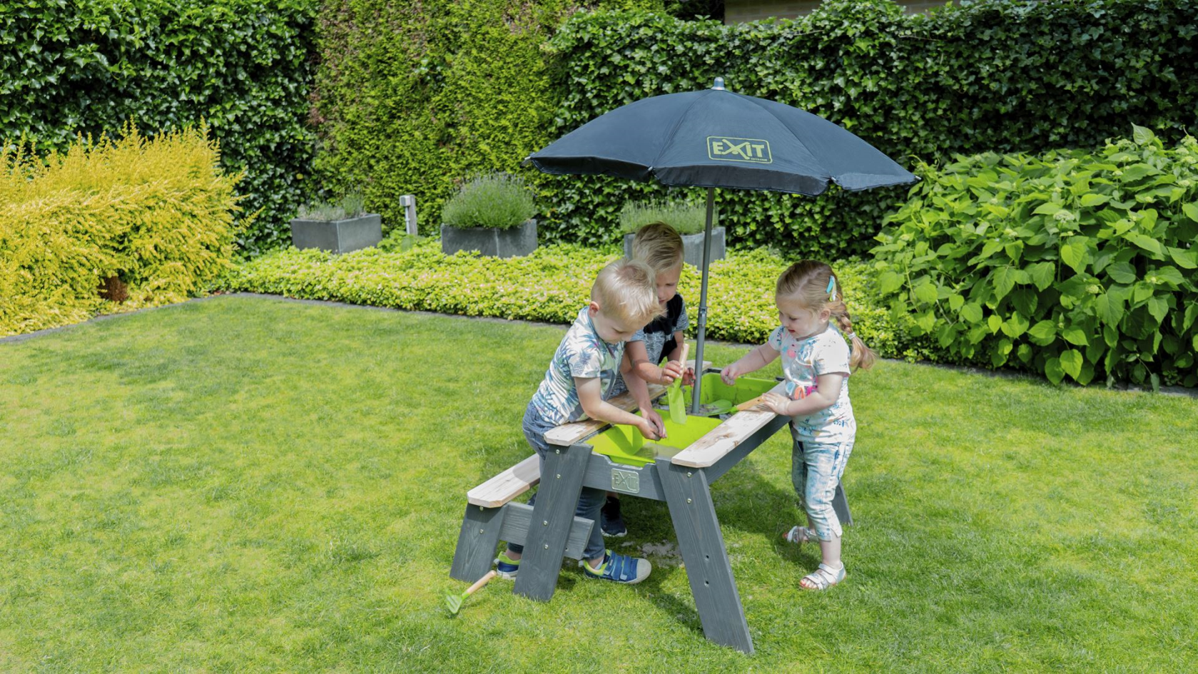 EXIT Aksent sand, water and picnic table (1 bench) with parasol and garden tools