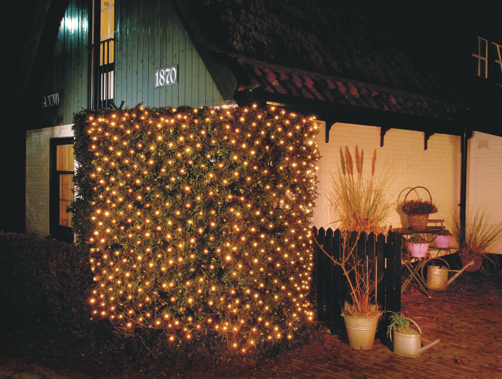 net-lights-380l-300x300cm-led-warm-wit-10m-aanloopsnoer-groen-bi-bui-trafo-timer-8-16u