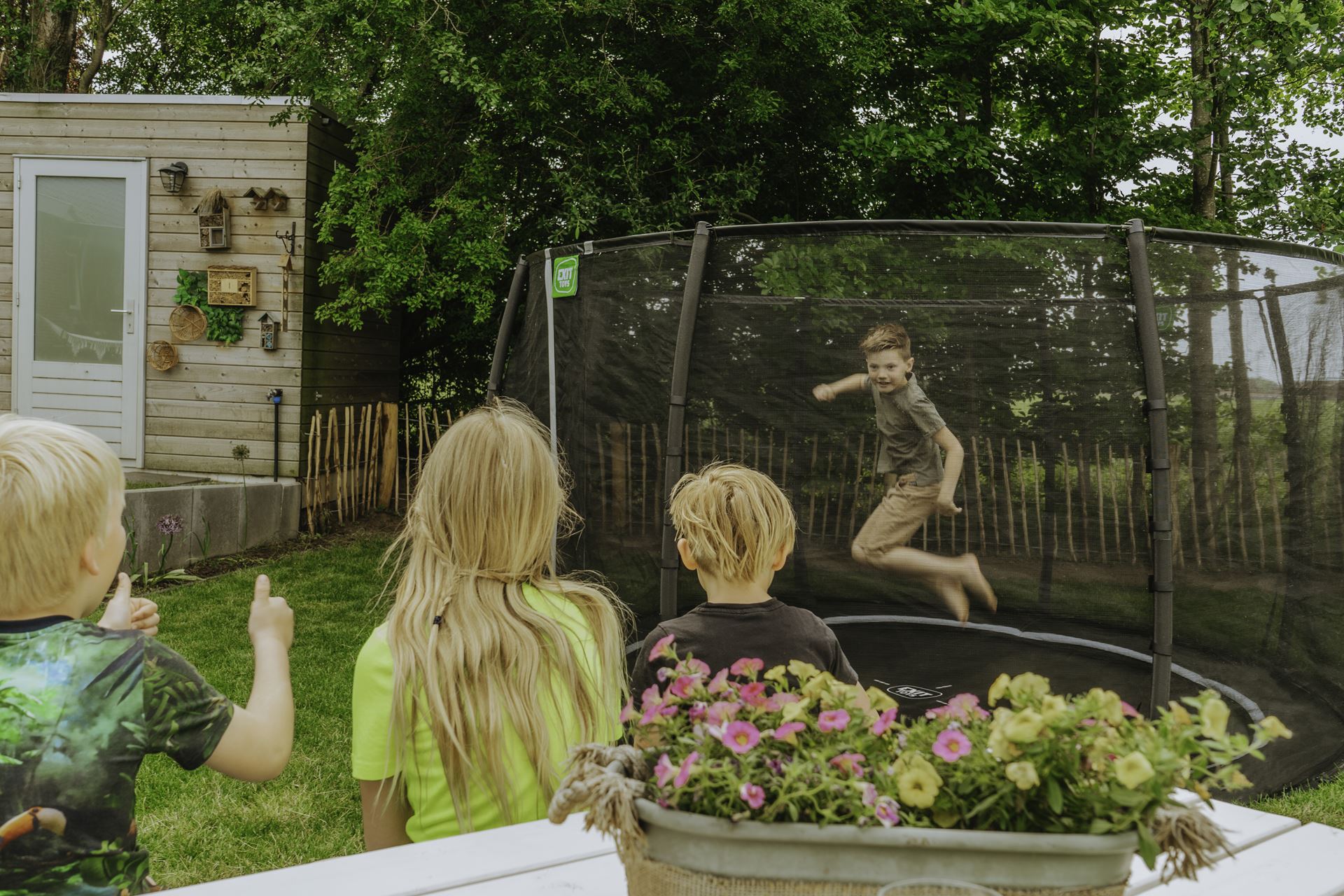 EXIT-Dynamic-groundlevel-trampoline-366cm-met-veiligheidsnet-zwart