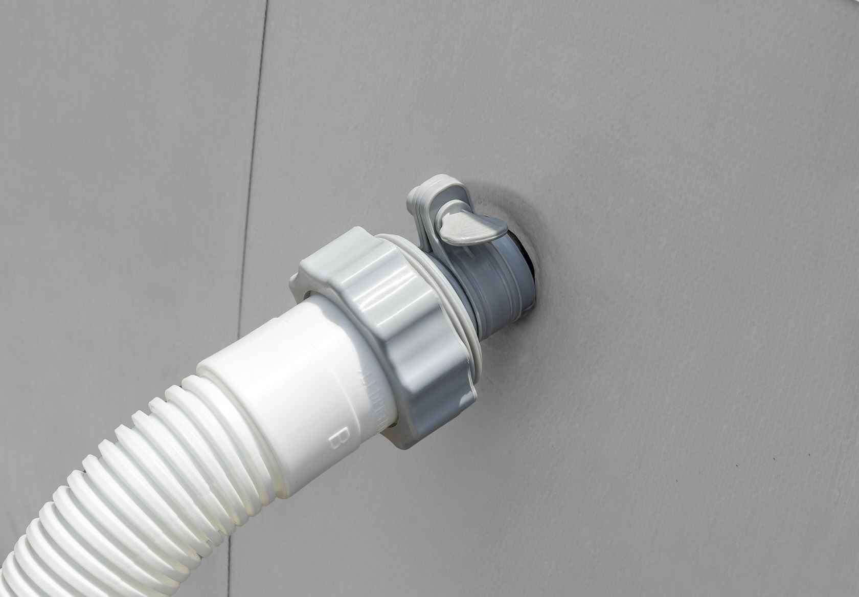 Intex Hose Adapter B - effortlessly connects a 38 mm hose to a 32 mm connection