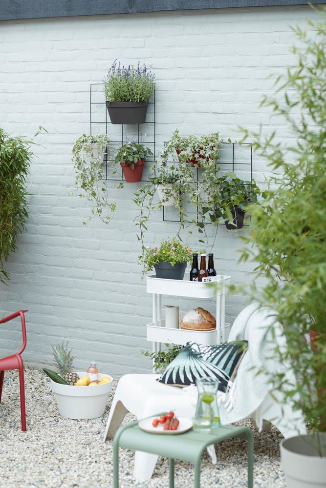 loft-urban-green-wall-rek-living-black