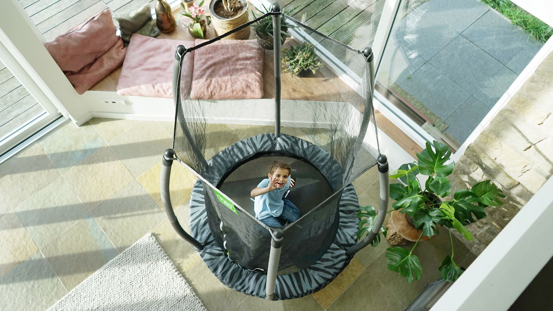 EXIT-Tiggy-junior-trampoline-met-veiligheidsnet-140cm-zwart-grijs