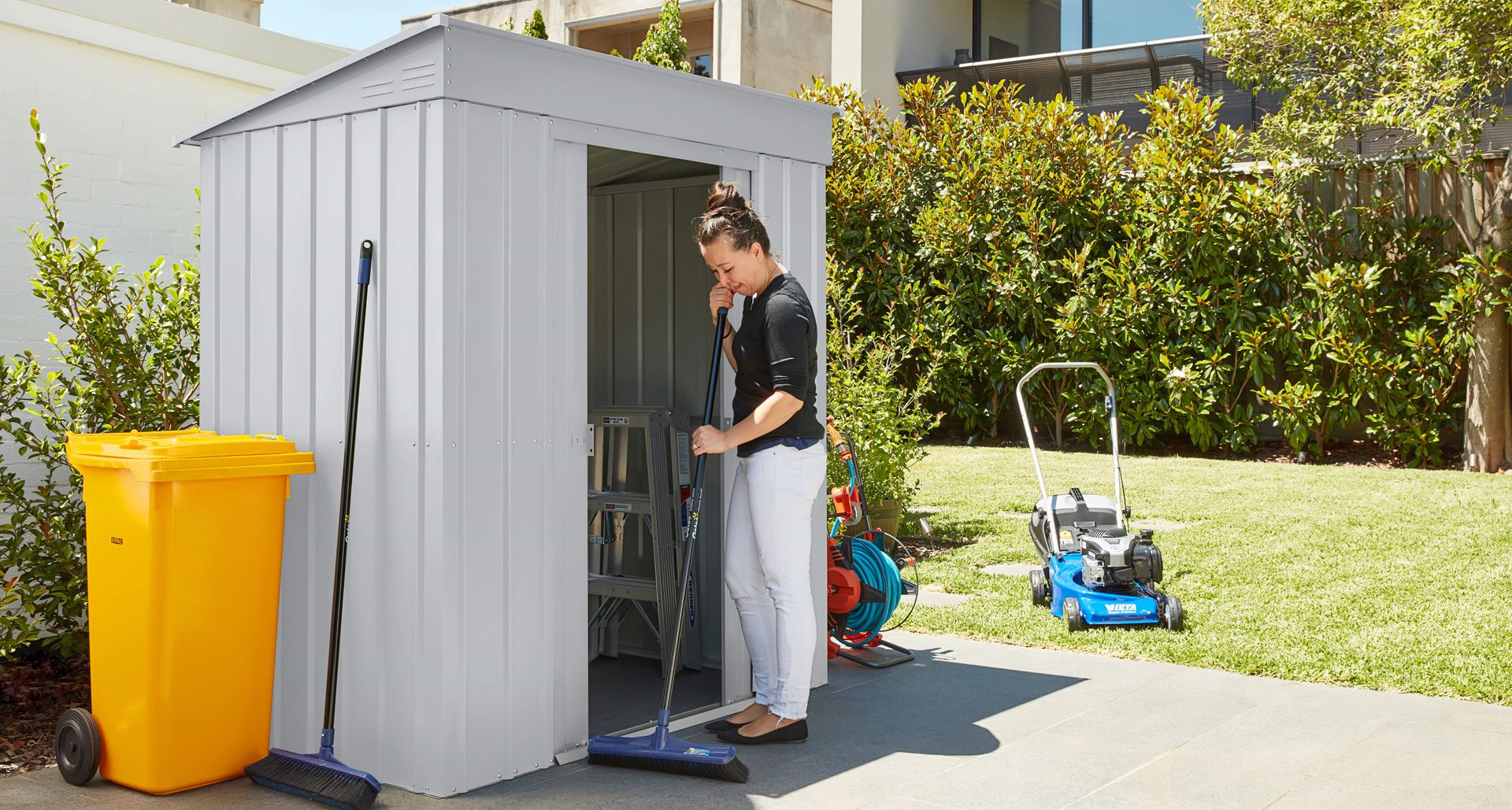 Schuin-dak-Skillion-64-zilver-metallic-Tuinberging-metaal-B171-x-L113-x-H199-cm