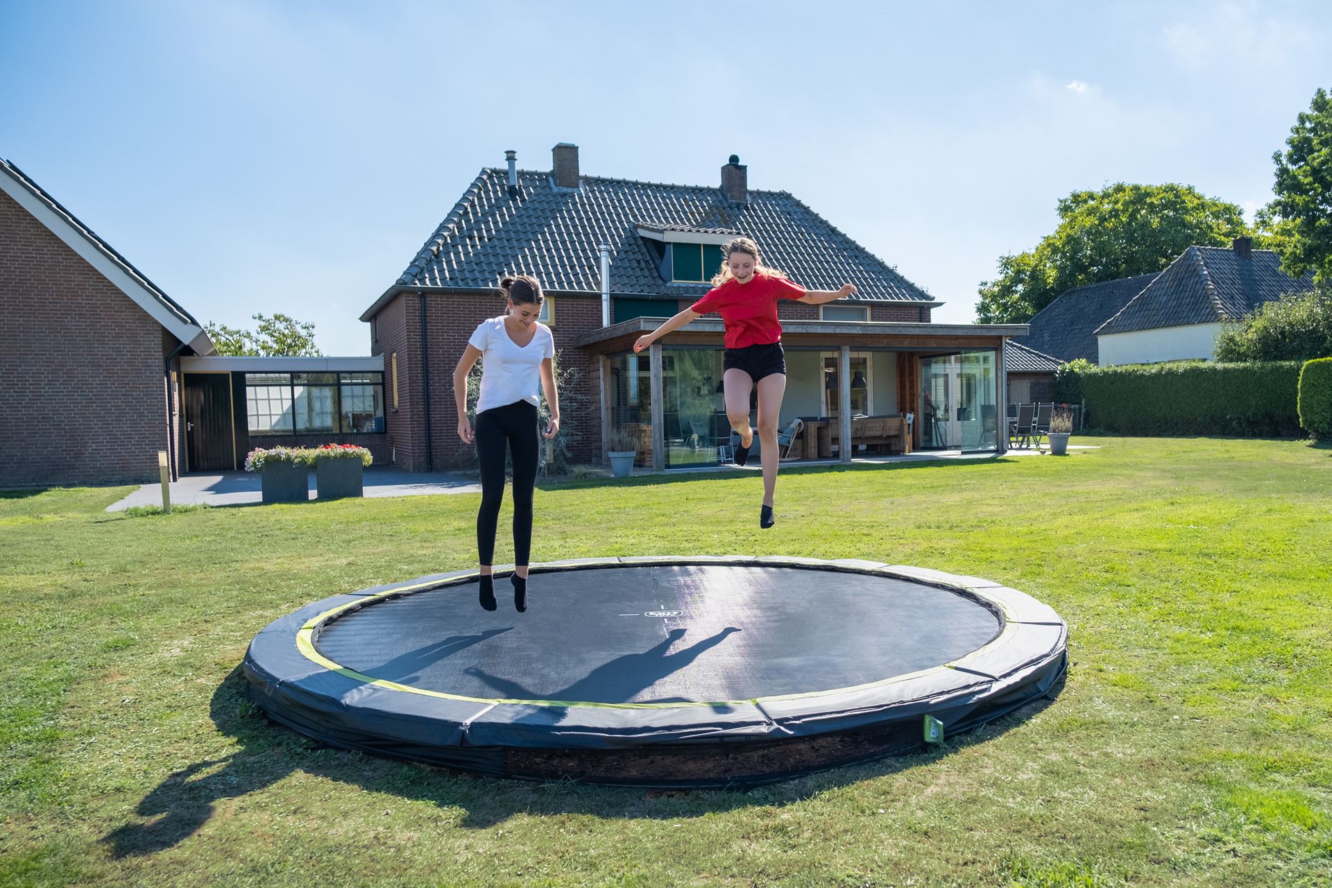 EXIT-Silhouette-inground-sports-trampoline-366cm-zwart