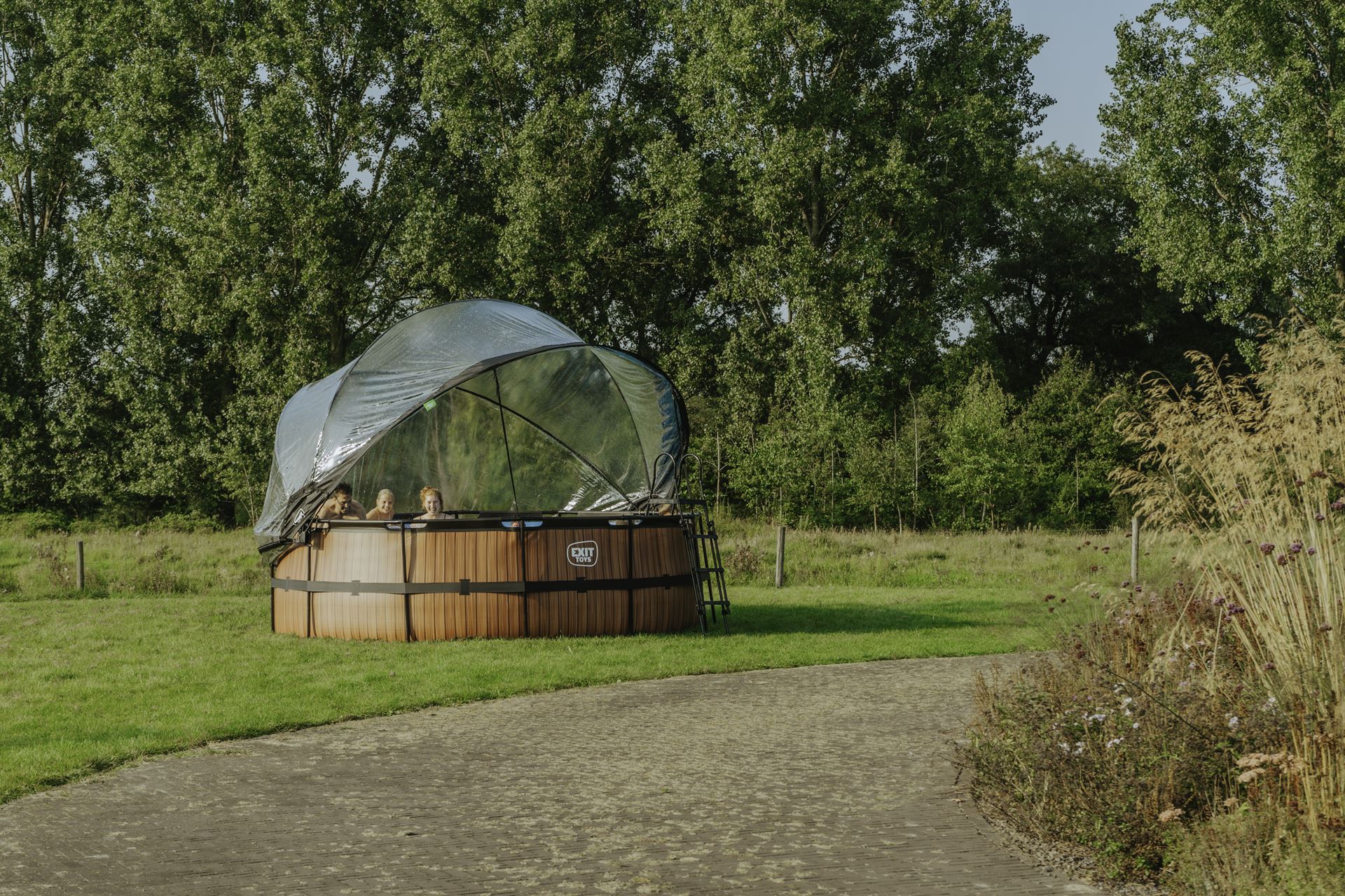 EXIT-Wood-zwembad-427x122cm-met-zandfilterpomp-en-overkapping-en-warmtepomp-bruin