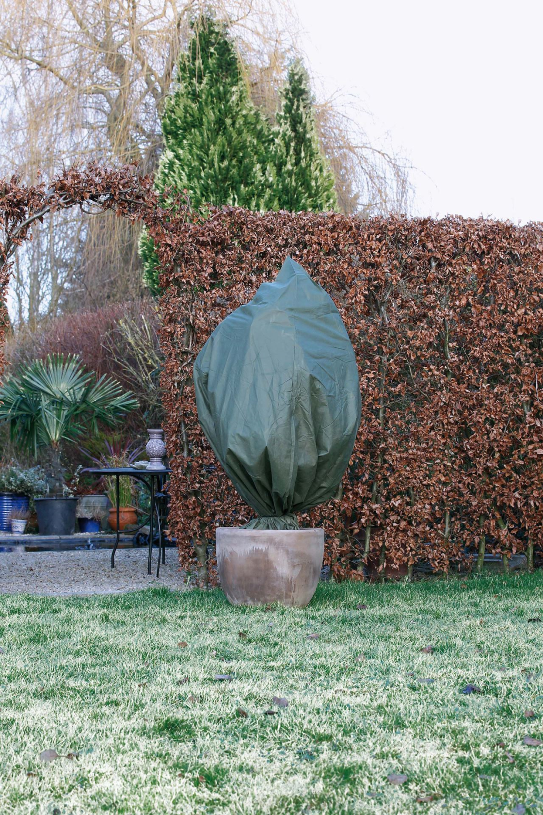 Nature winter cover - 300x Ø250cm 70g/m² - green with cord with zipper