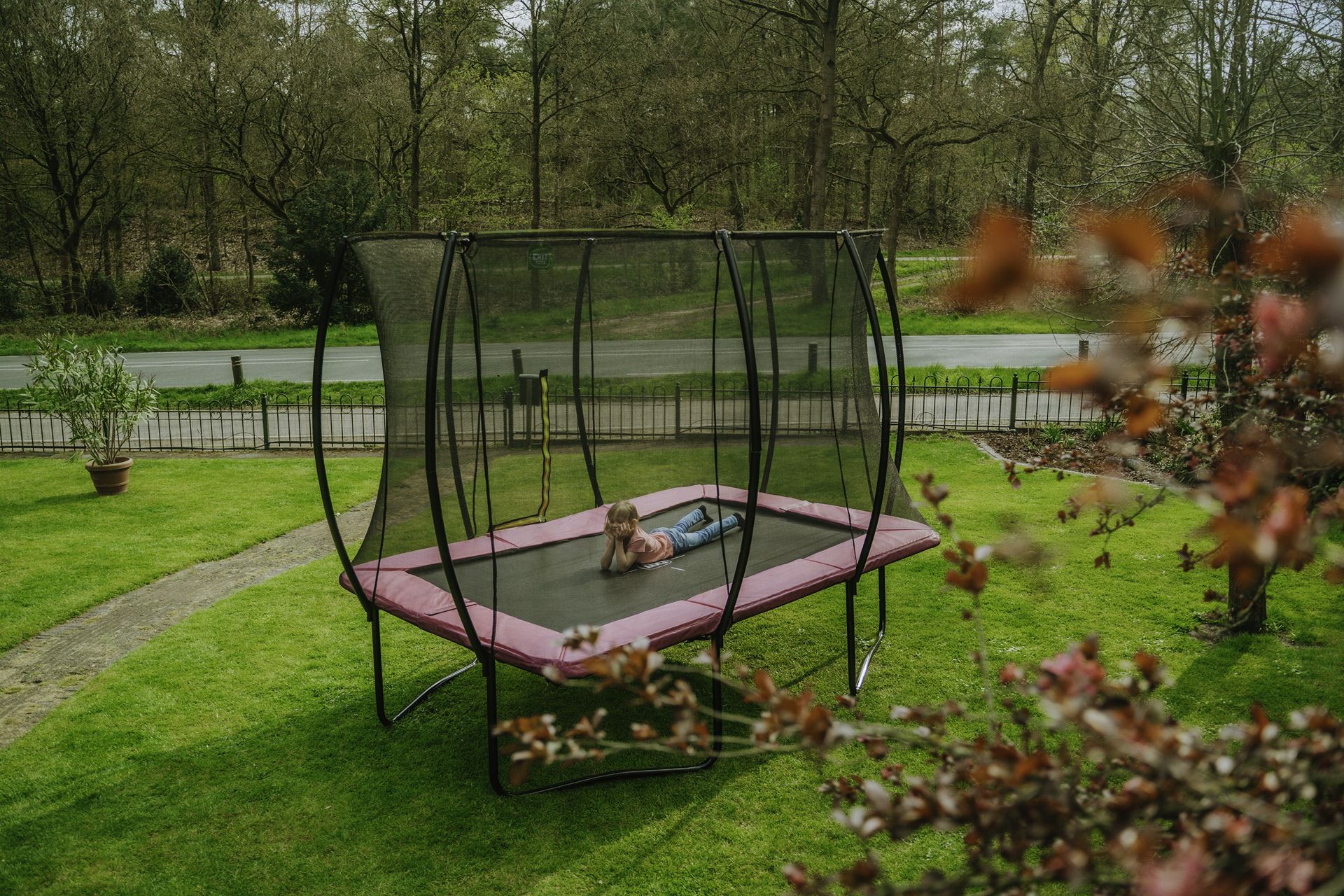 EXIT-Silhouette-trampoline-214x305cm-roze