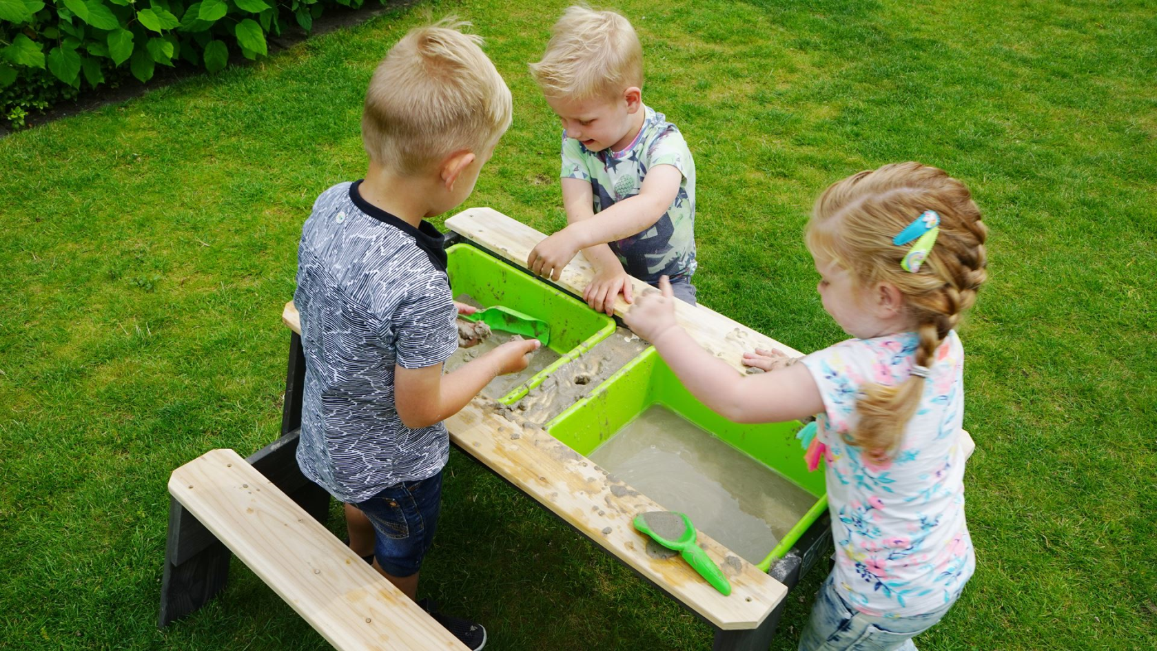 EXIT Aksent sand, water and picnic table (2 benches)