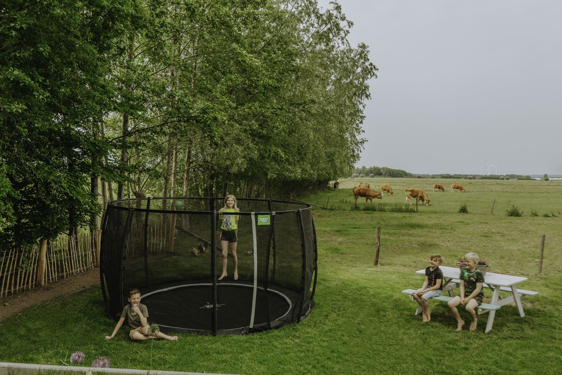 EXIT-Dynamic-groundlevel-trampoline-366cm-met-veiligheidsnet-zwart