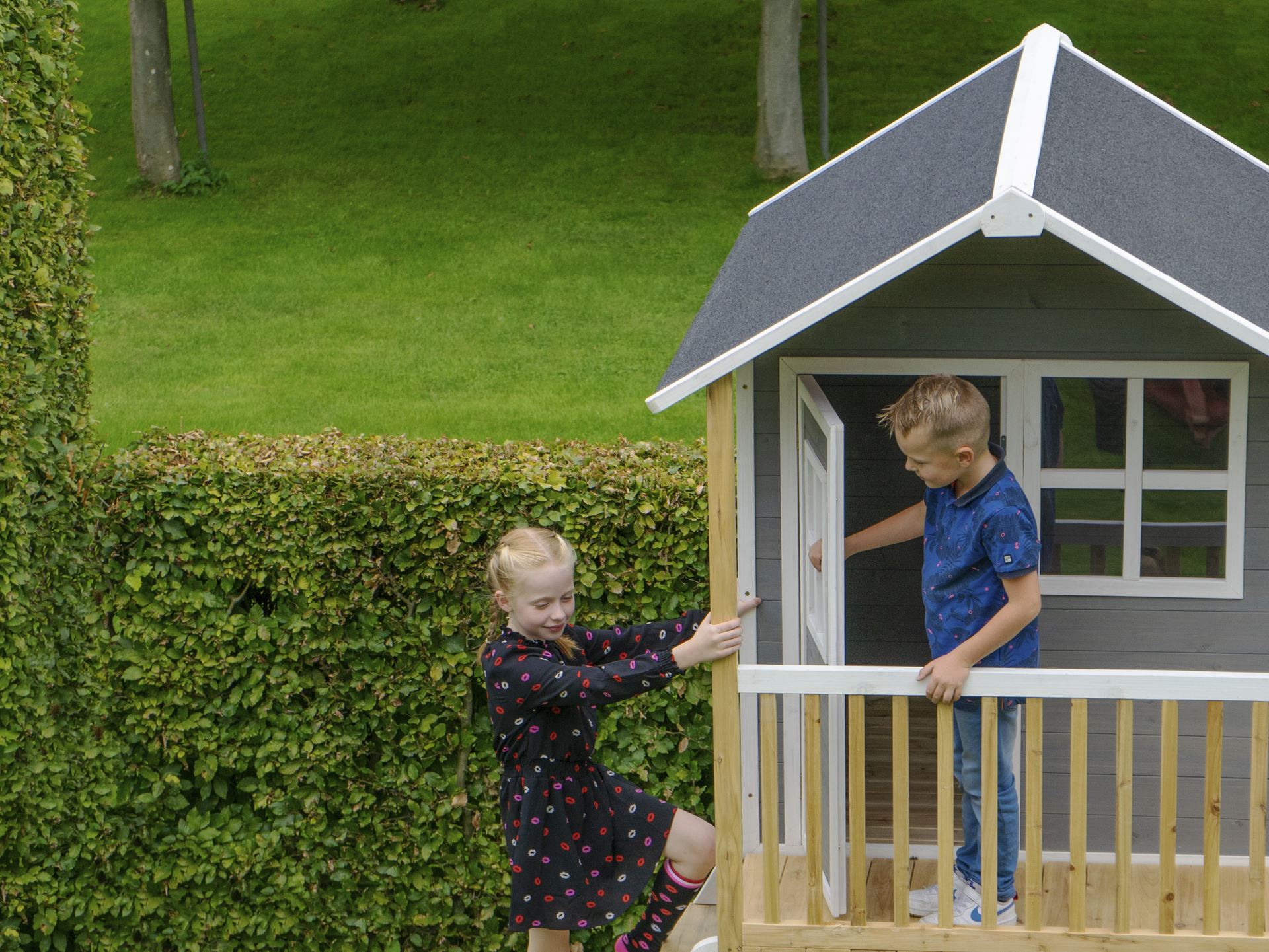 EXIT-Loft-500-houten-speelhuis-grijs