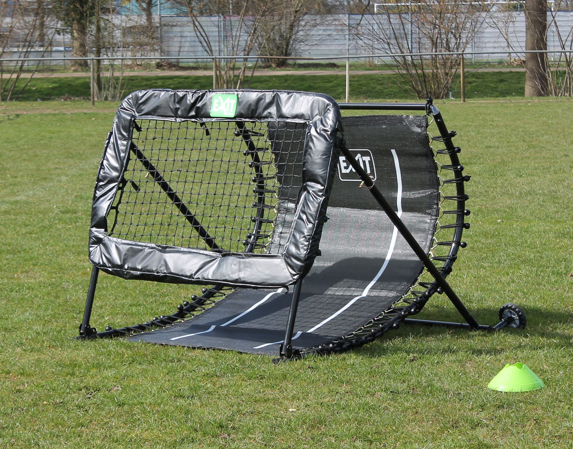 EXIT-Kickback-voetbal-rebounder-124x90cm