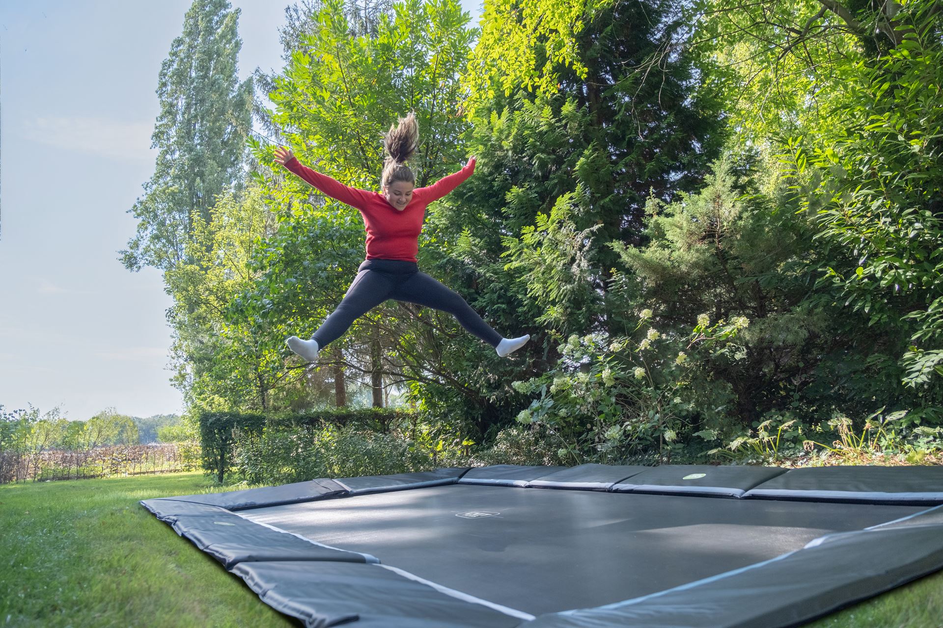 EXIT-Dynamic-groundlevel-sports-trampoline-244x427cm-zwart