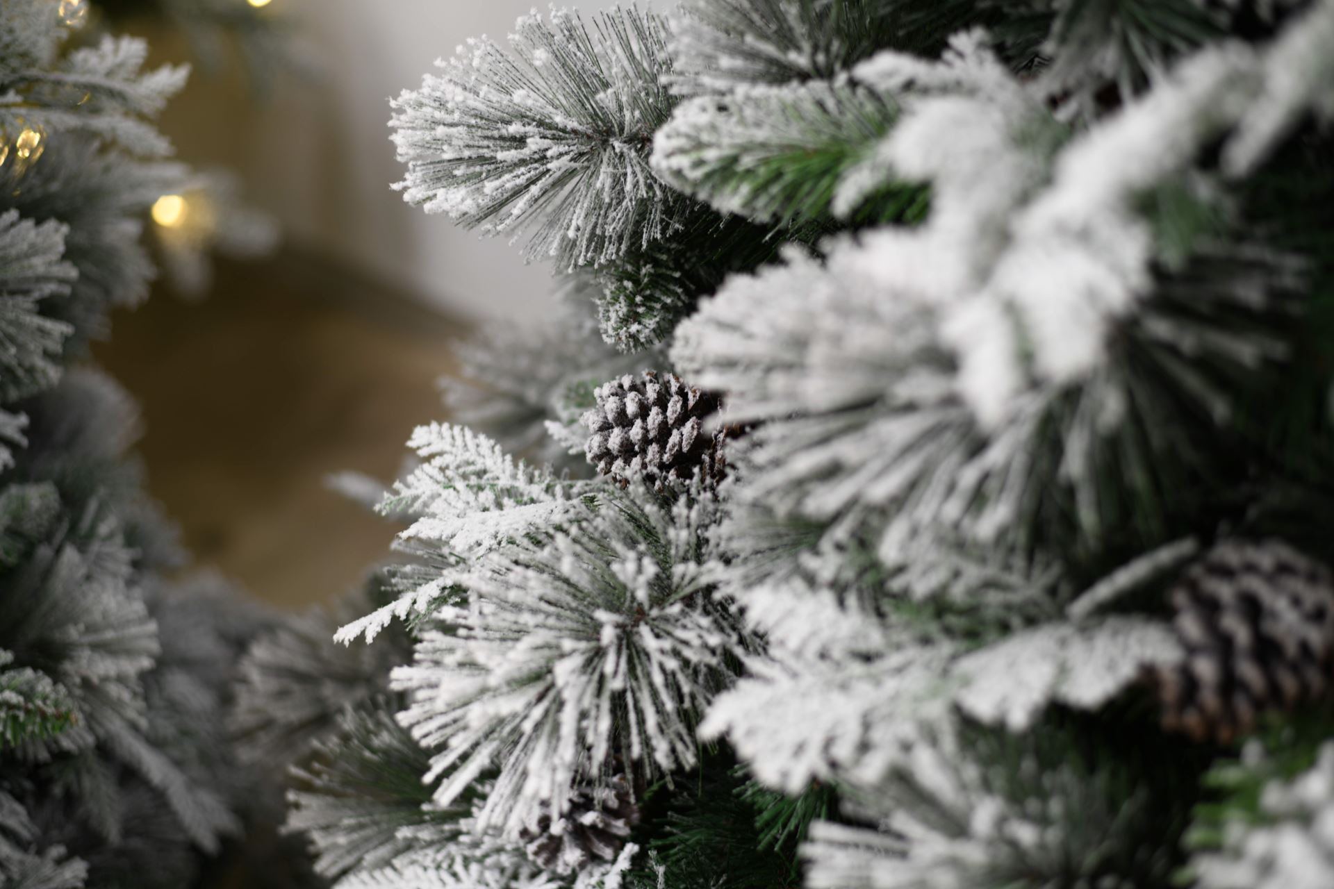 Snowy-Bedford-Pine-Hinged-243cm-Cedar-Leaves-Cones