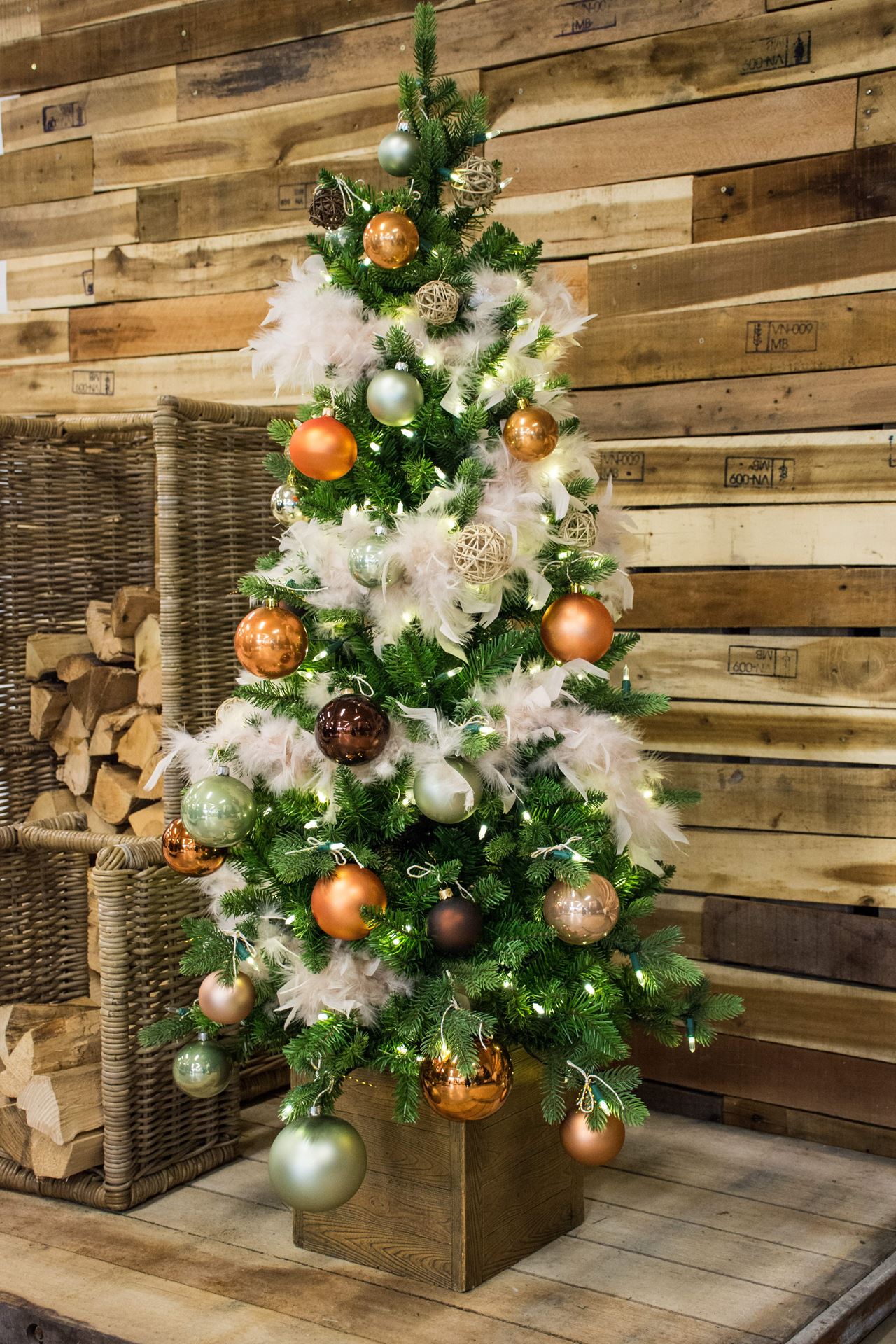 Norfolk-PE-Table-Tree-with-wooden-box-137cm-200L