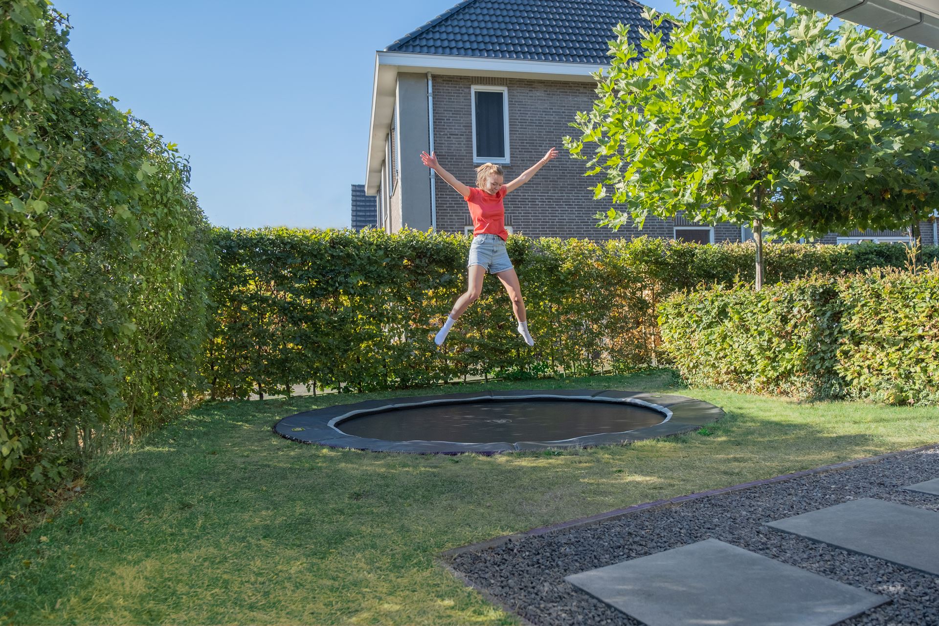 EXIT-Dynamic-groundlevel-sports-trampoline-366cm-zwart