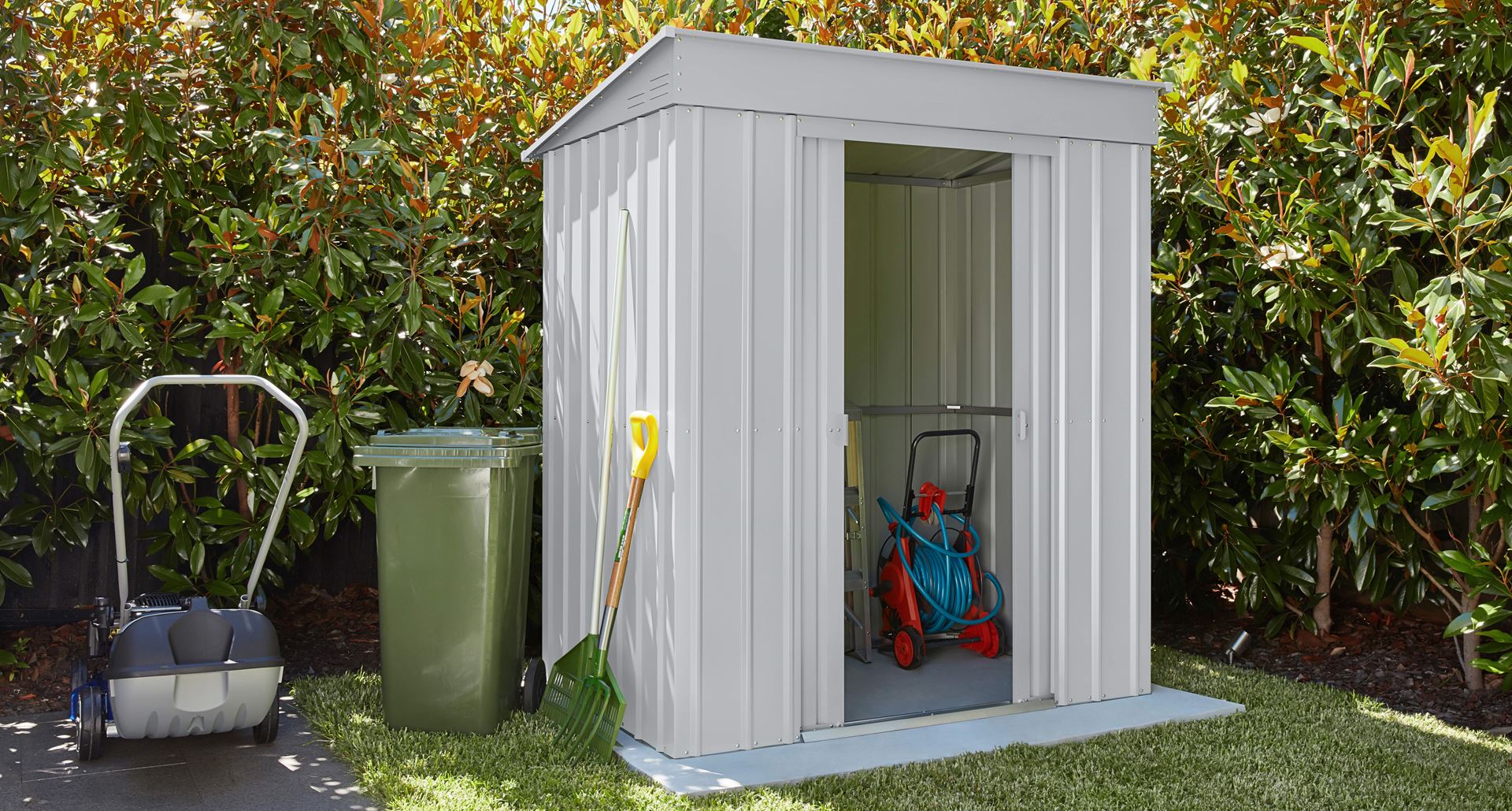 Schuin-dak-Skillion-64-zilver-metallic-Tuinberging-metaal-B171-x-L113-x-H199-cm