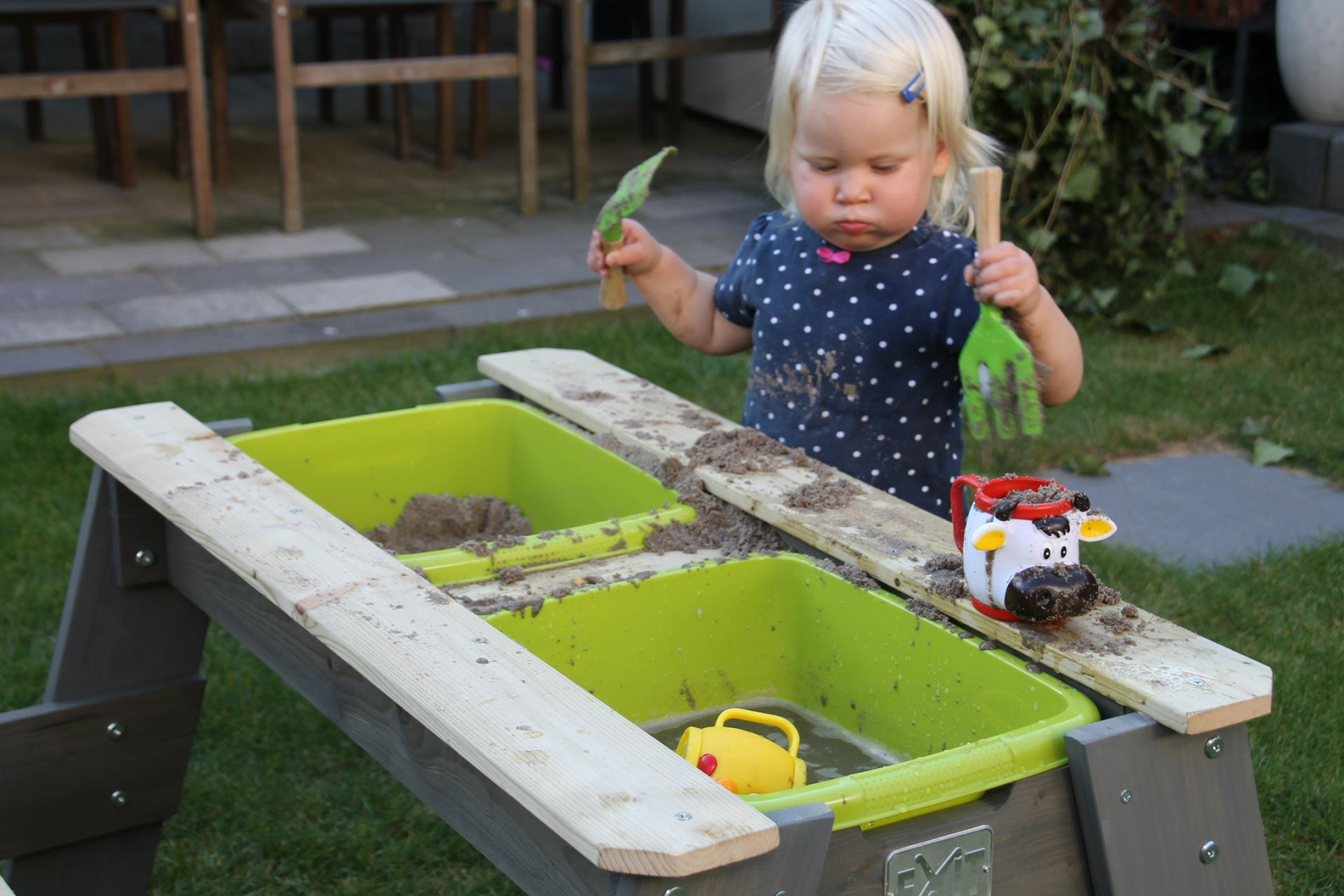 EXIT Aksent sand, water and picnic table (1 bench)