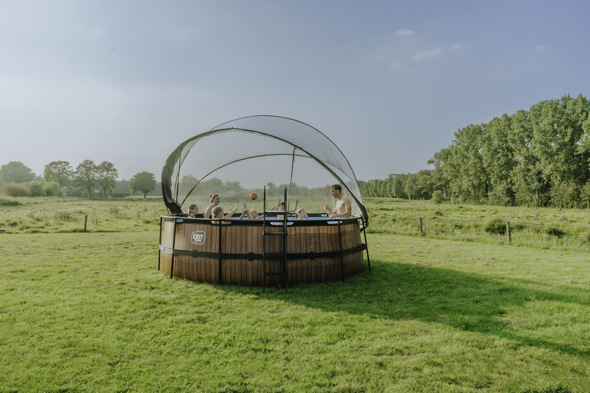 EXIT-Wood-zwembad-427x122cm-met-zandfilterpomp-en-overkapping-en-warmtepomp-bruin