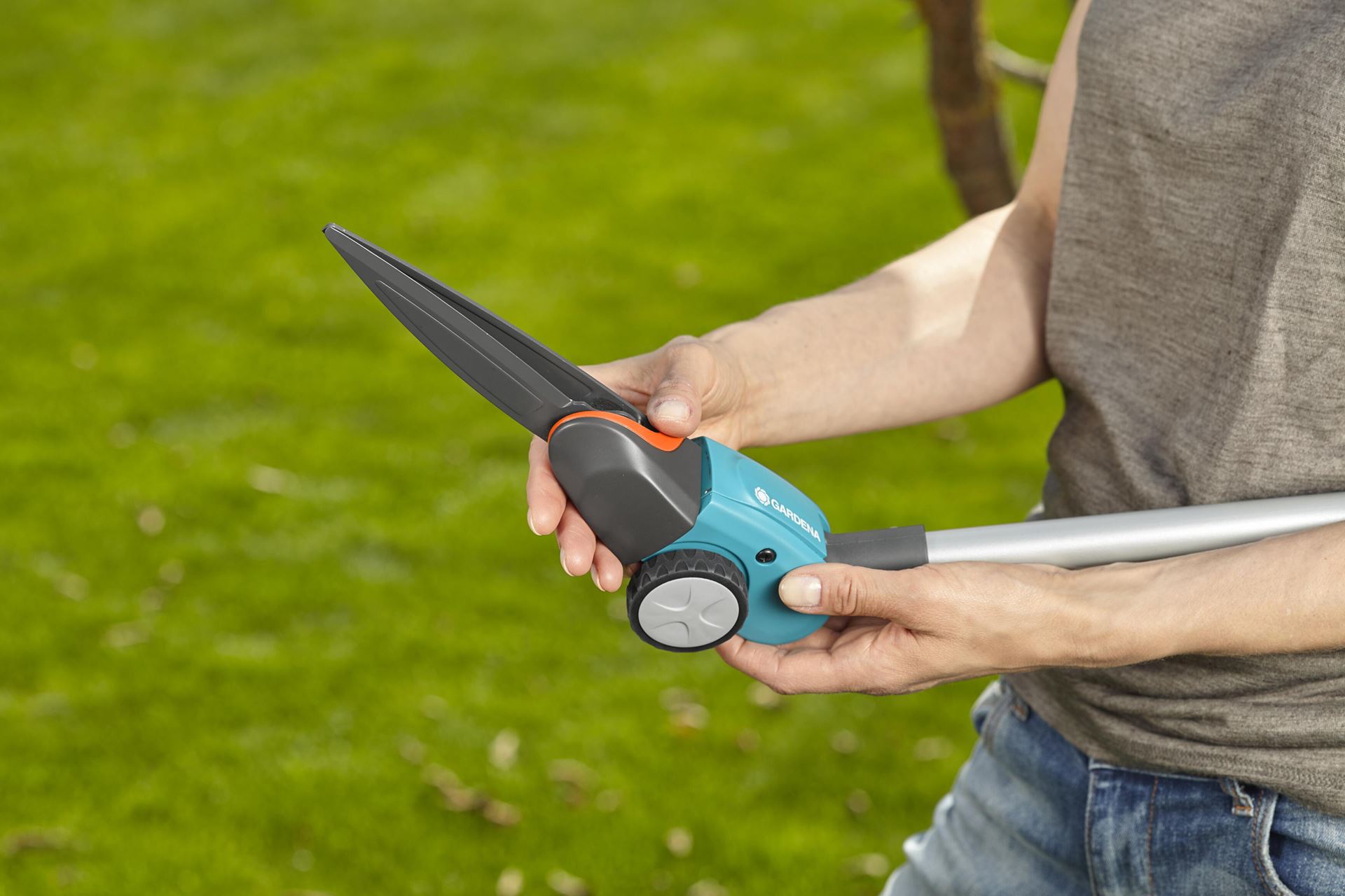 Comfort-grasschaar-met-lange-steel