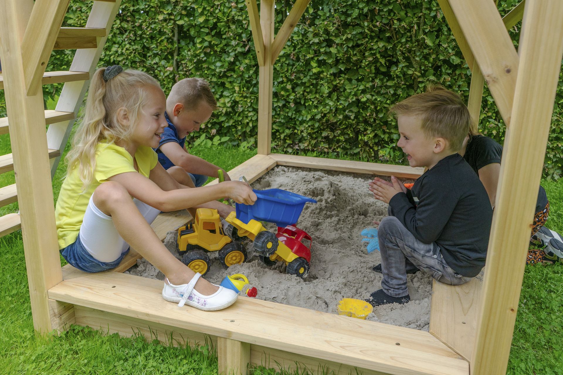 EXIT-Loft-500-houten-speelhuis-grijs