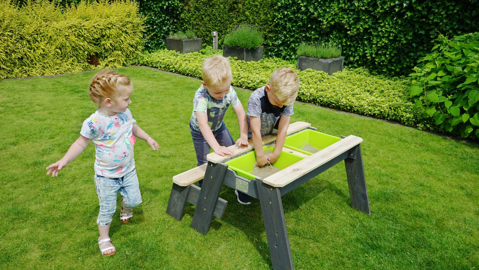 EXIT Aksent sand, water and picnic table (1 bench)