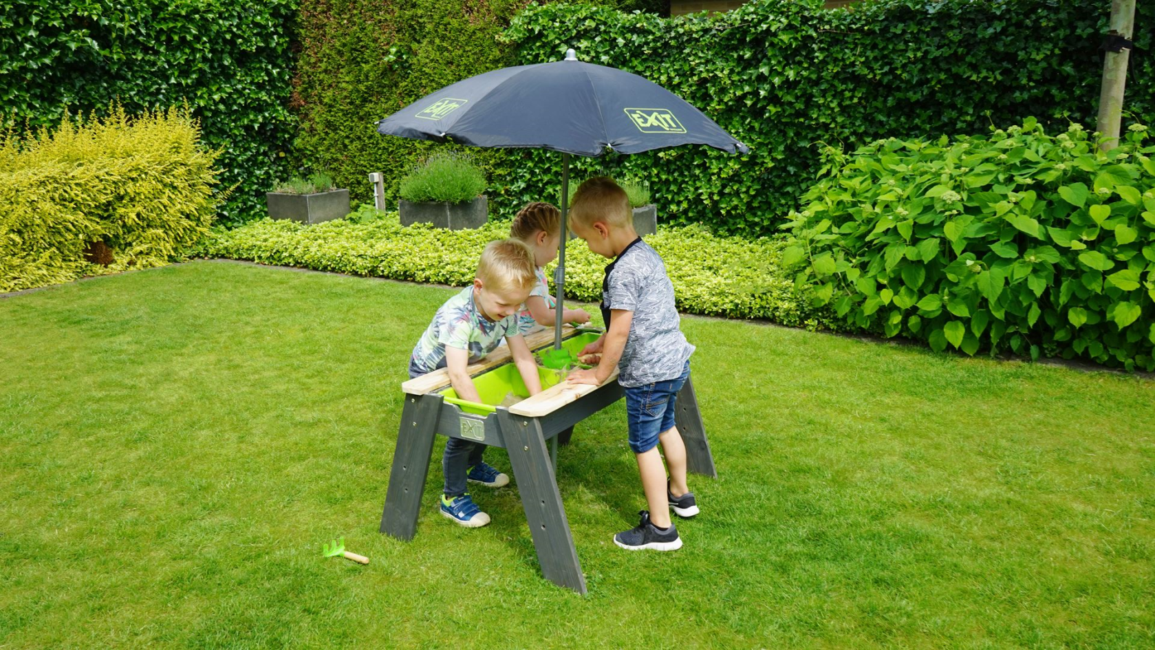 EXIT Aksent sand and water table with parasol and garden tools