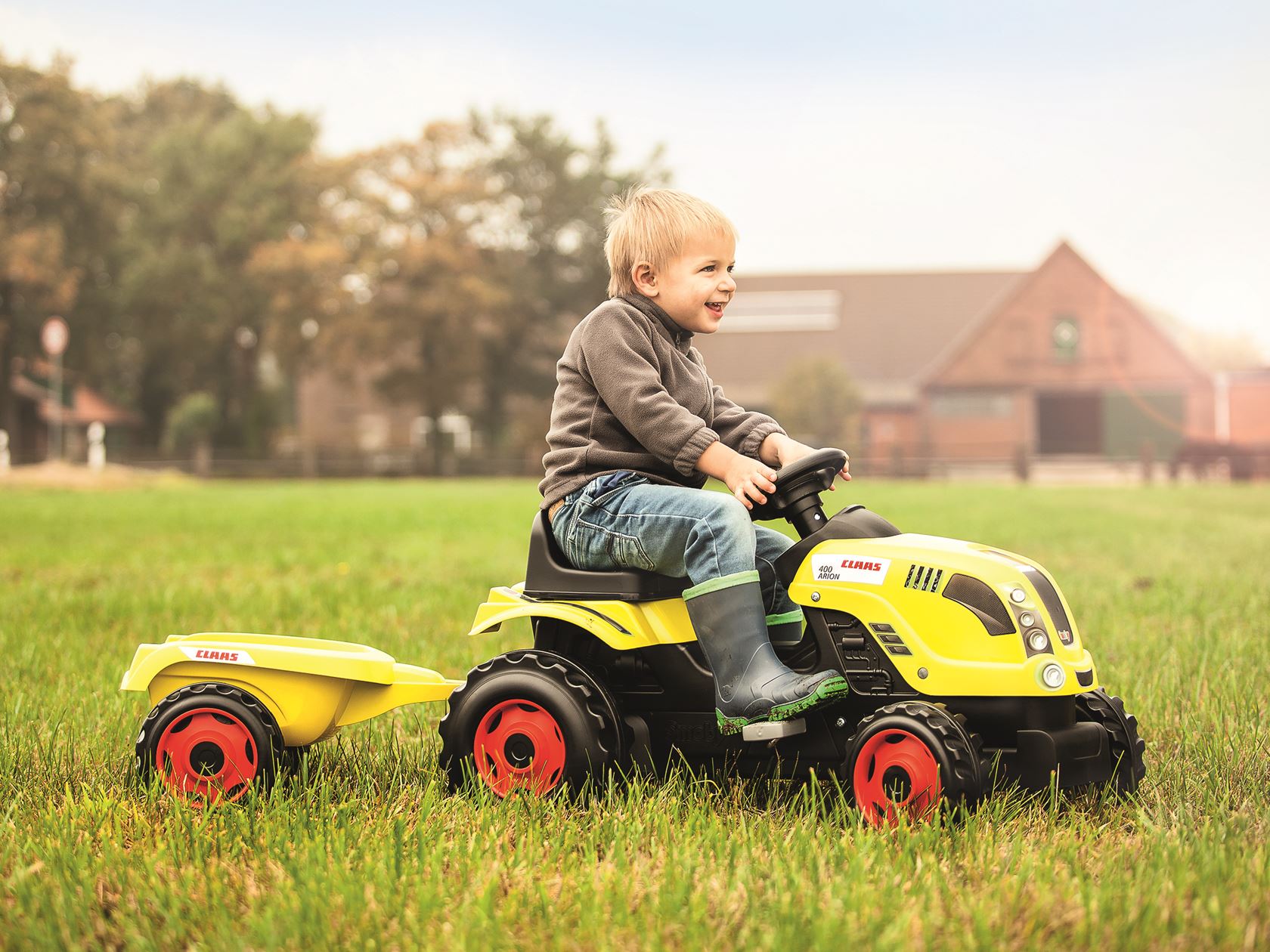 Claas-traptractor-met-aanhangwagen