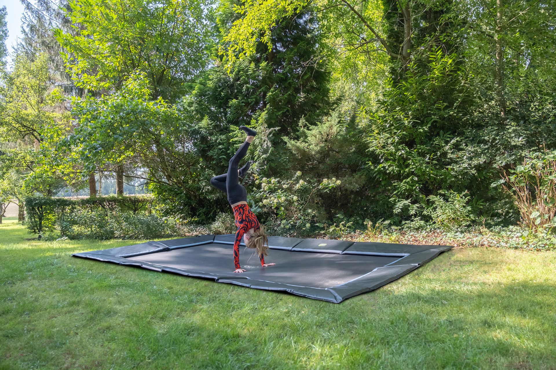 EXIT-Dynamic-groundlevel-sports-trampoline-244x427cm-zwart
