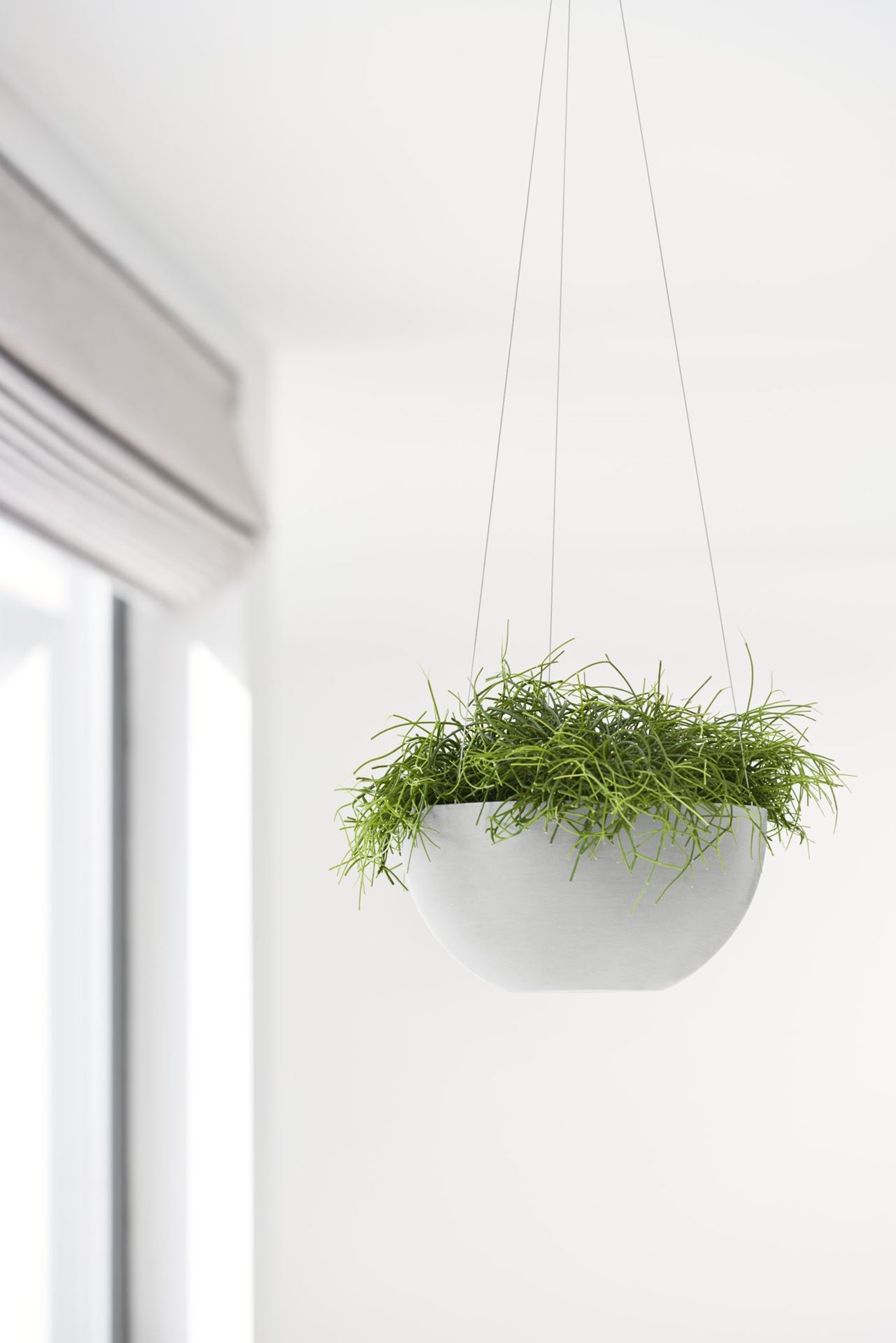 Ecopots-brussels-hanging-white-grey-27-cm-H13-cm-incl-waterreservoir