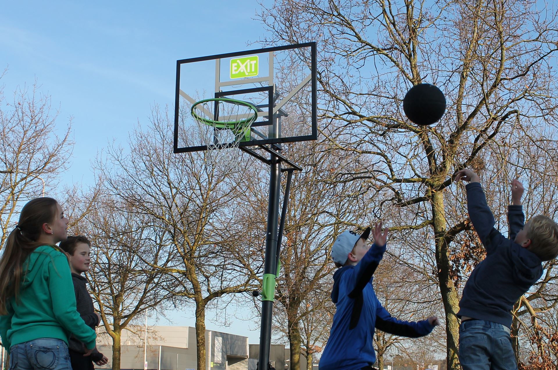 EXIT-Galaxy-verplaatsbaar-basketbalbord-op-wielen-groen-zwart