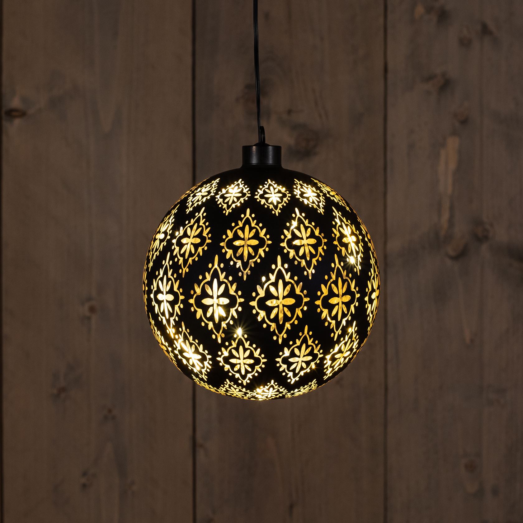 Anna's Collection - verlichte hanger kerstbal met barok print - zwart - Ø15 cm - 12 warm witte ledlampjes - met timer