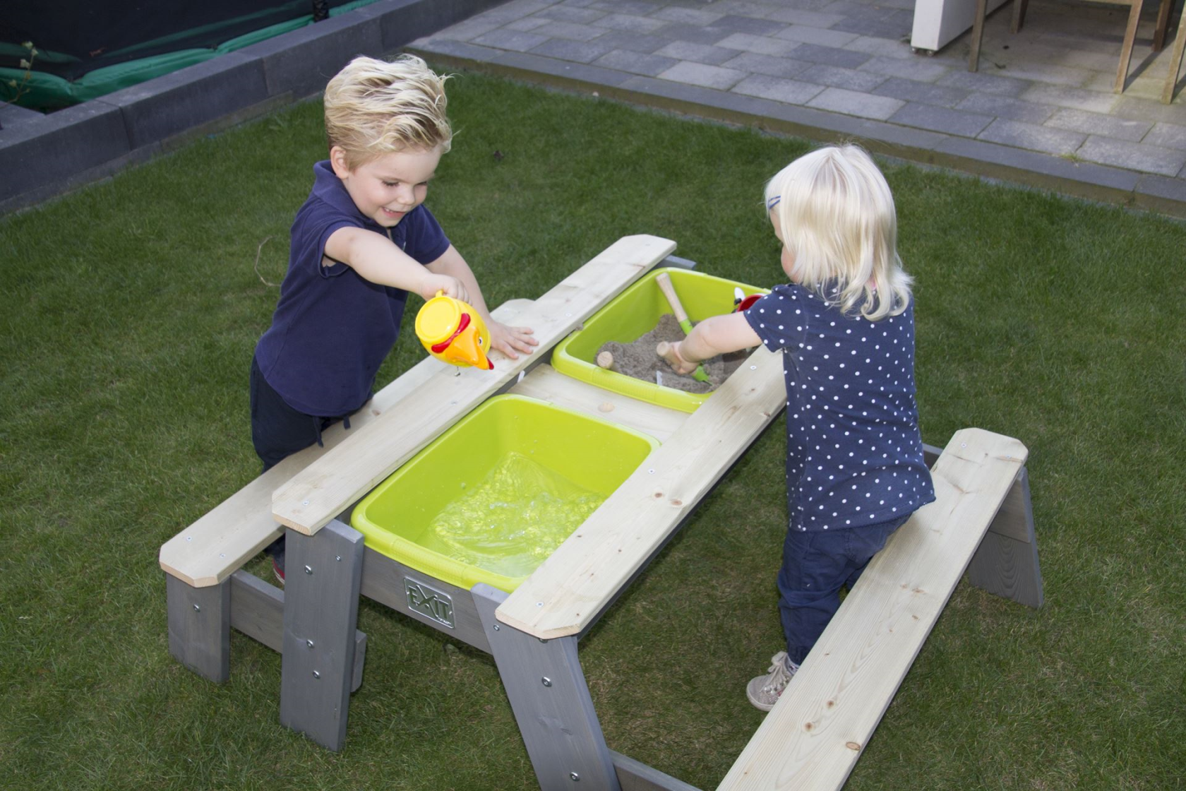 EXIT Aksent sand, water and picnic table (2 benches)