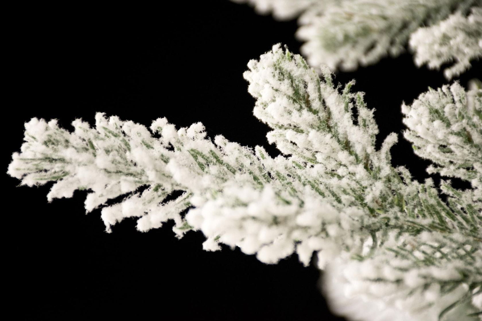 Oslo-PE-Snow-Pine-flocked-hinged-150cm