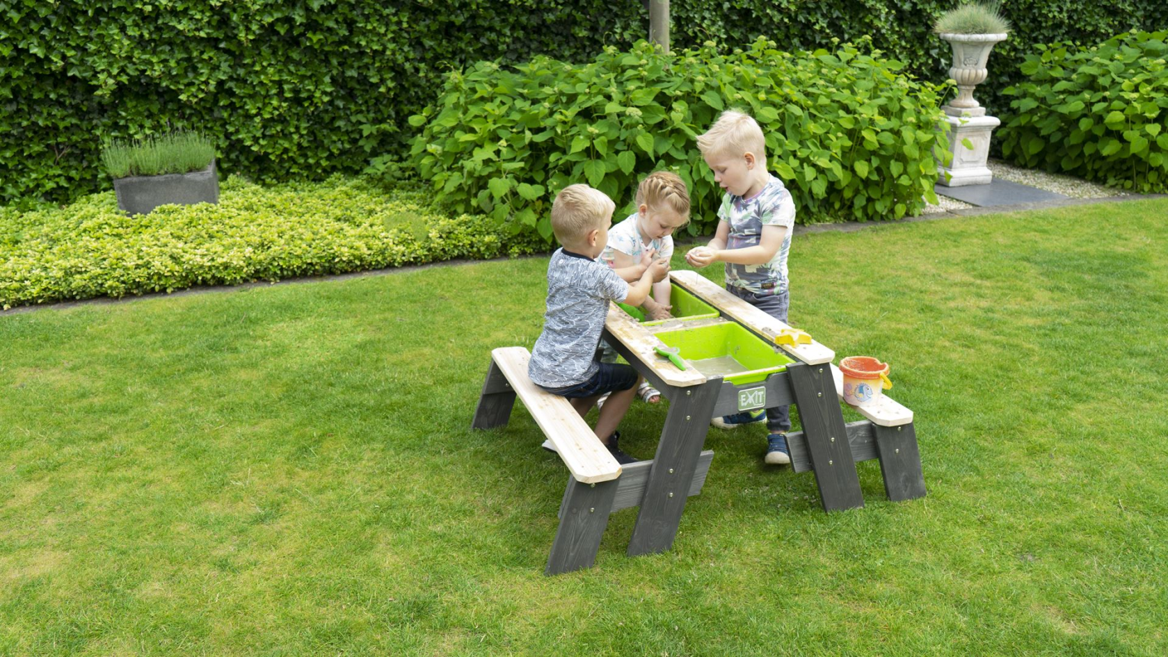 EXIT Aksent sand, water and picnic table (2 benches)