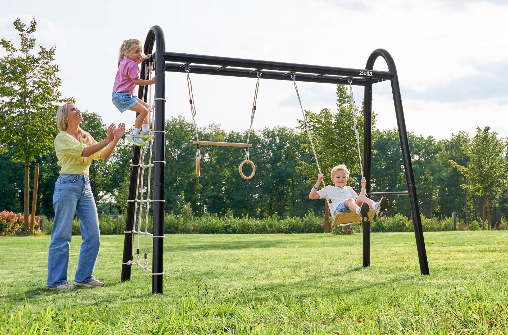 Salta-Playfit-Monkeybar-L-Set-1-260-x150-x-245-Incl-climbing-rope-swing-trapeze-with-rin