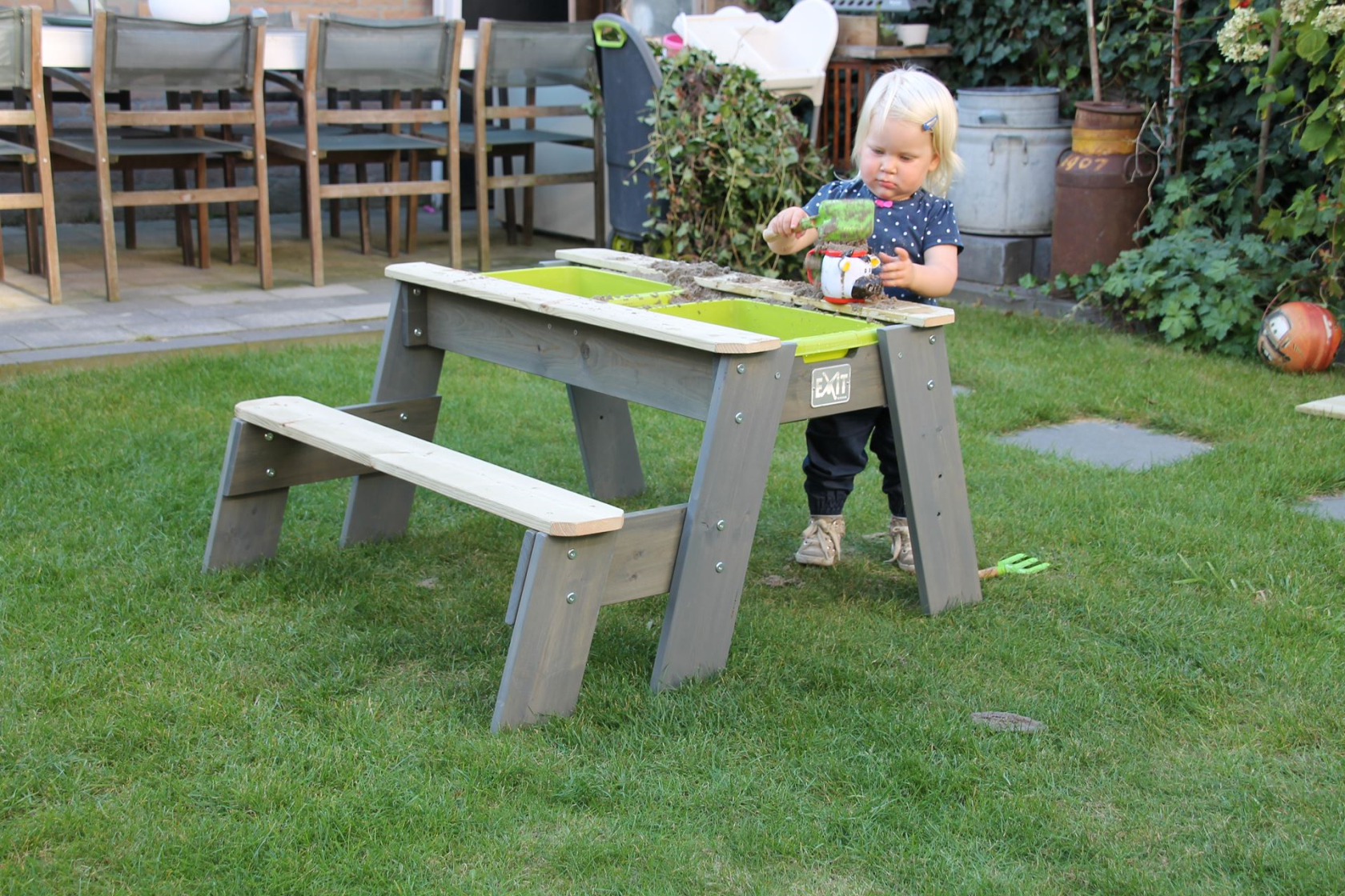 EXIT Aksent sand, water and picnic table (1 bench)