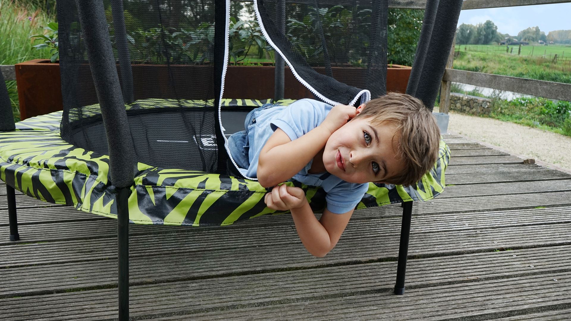 EXIT-Tiggy-junior-trampoline-met-veiligheidsnet-140cm-zwart-groen