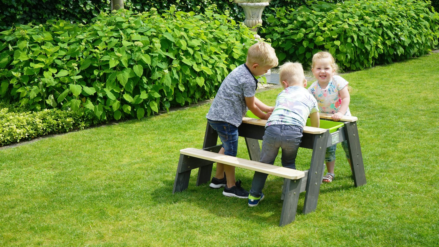 EXIT Aksent sand, water and picnic table (1 bench)