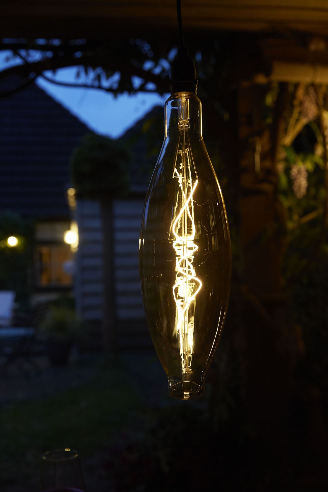 Tuinlamp-LED-hanglamp-elipse-op-batterijen-met-timer