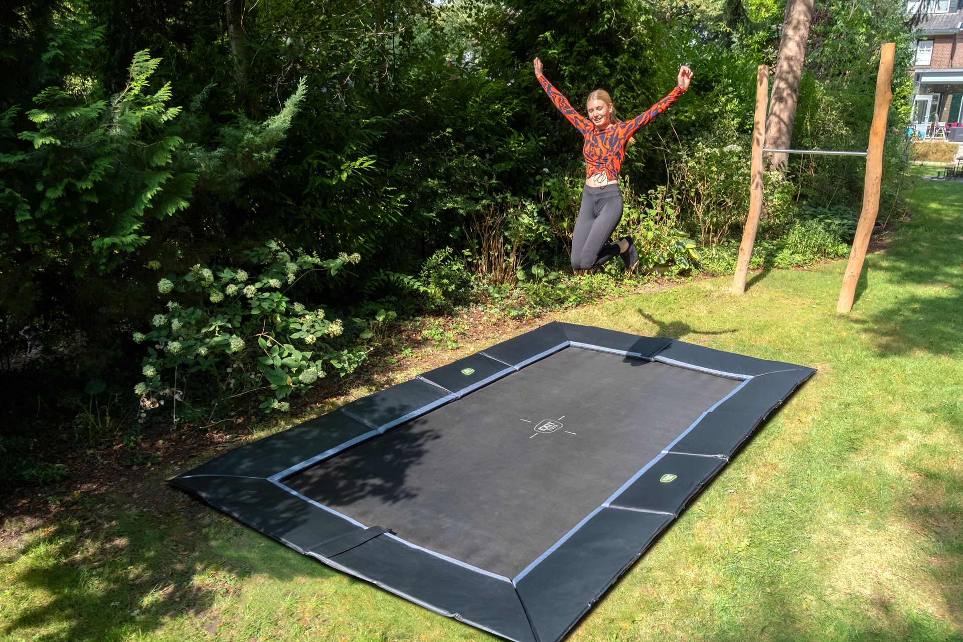 EXIT-Dynamic-groundlevel-sports-trampoline-244x427cm-zwart