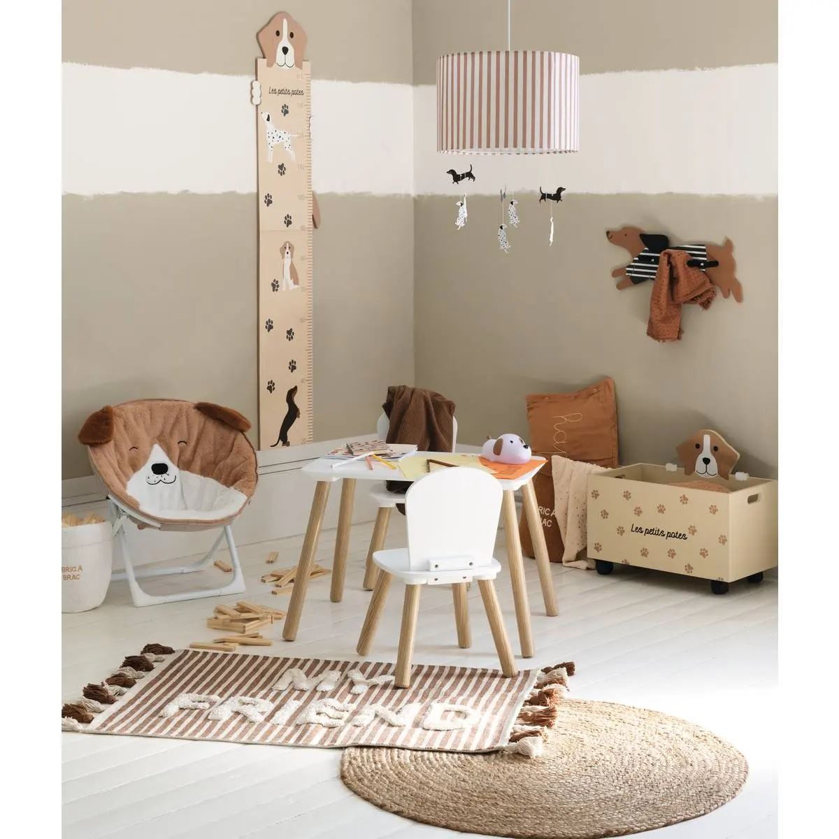 Set-rechthoekige-tafel-met-2-stoelen