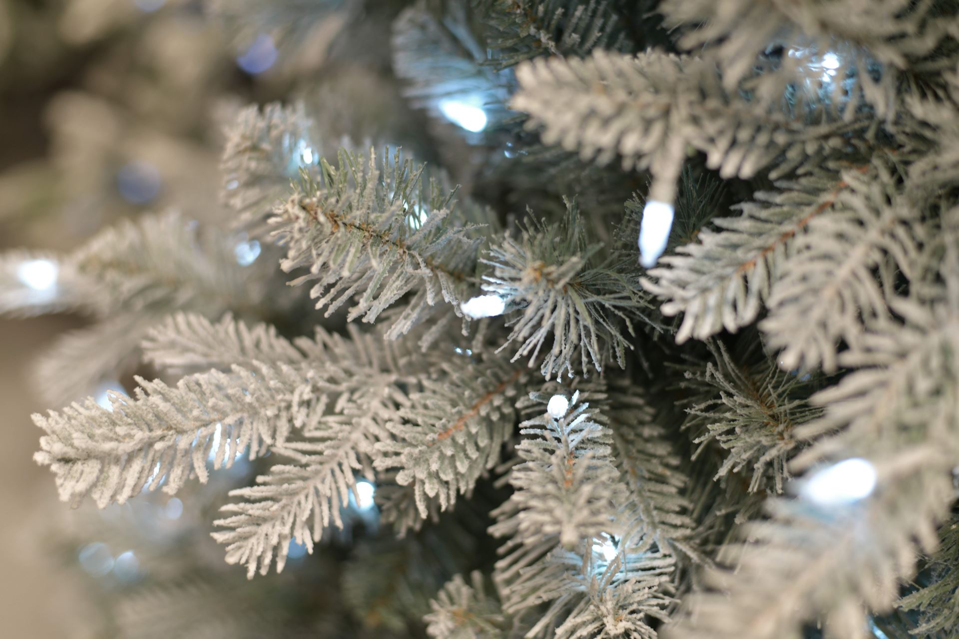 Snowy-Blue-Comet-198cm-450-cool-led