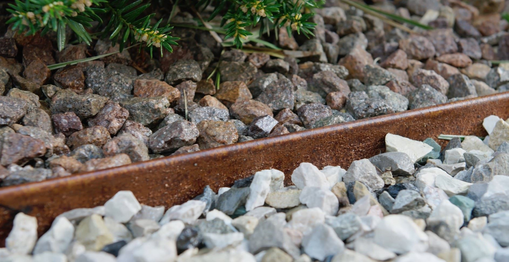 Famiflora démarcation en acier corten - avec sommet arrondi - H : 16cm x L : 100cm - 1.2mm d'épaisseur - y compris les piquets de terre - Qualité européenne !