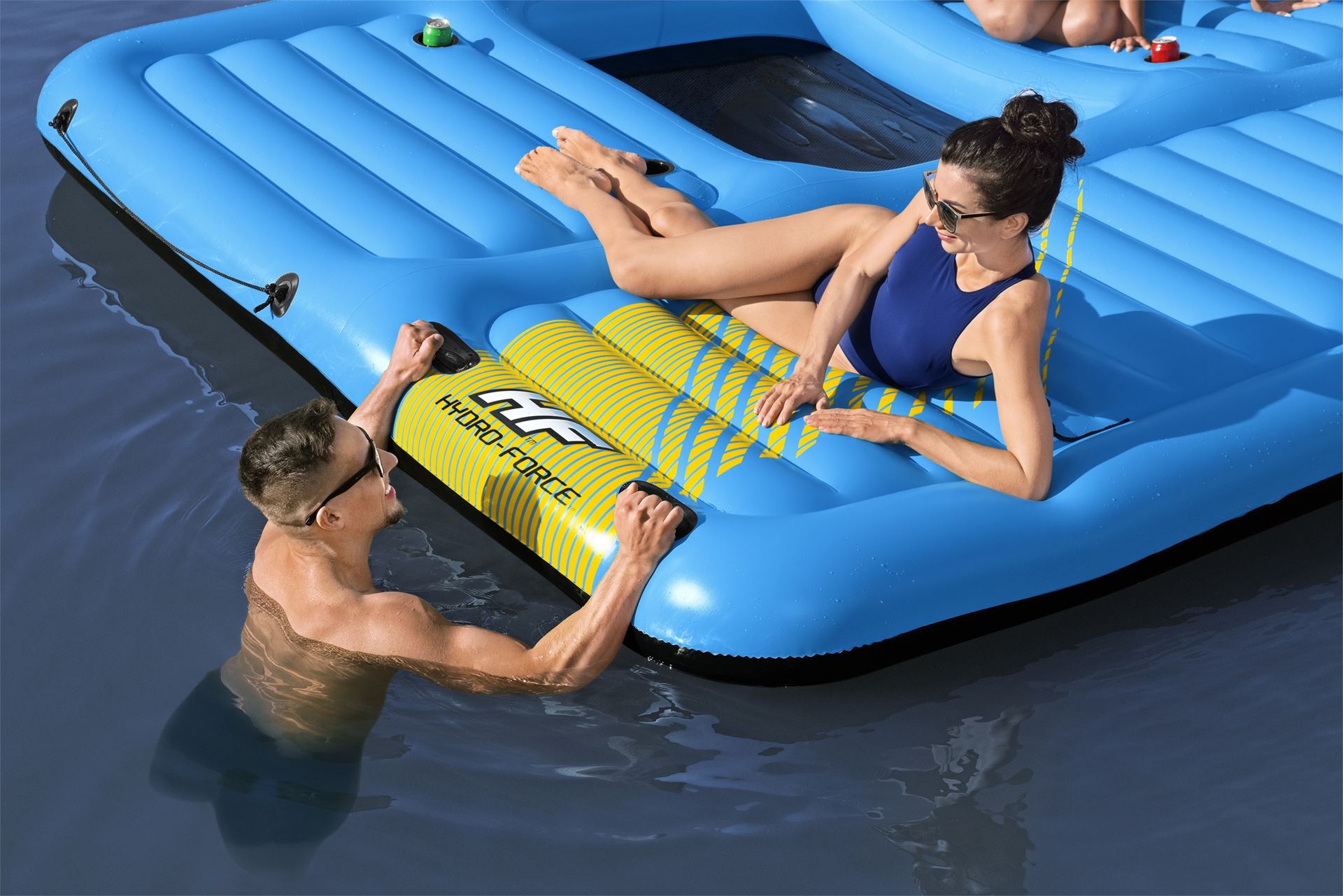 Bestway inflatable water slide with XL air mattress 'Summer Slide' - suitable for 5 people - L365 x B295 x H77 cm Hydro-force-mega-luchtbed-5-personen-met-slide-376x311cm