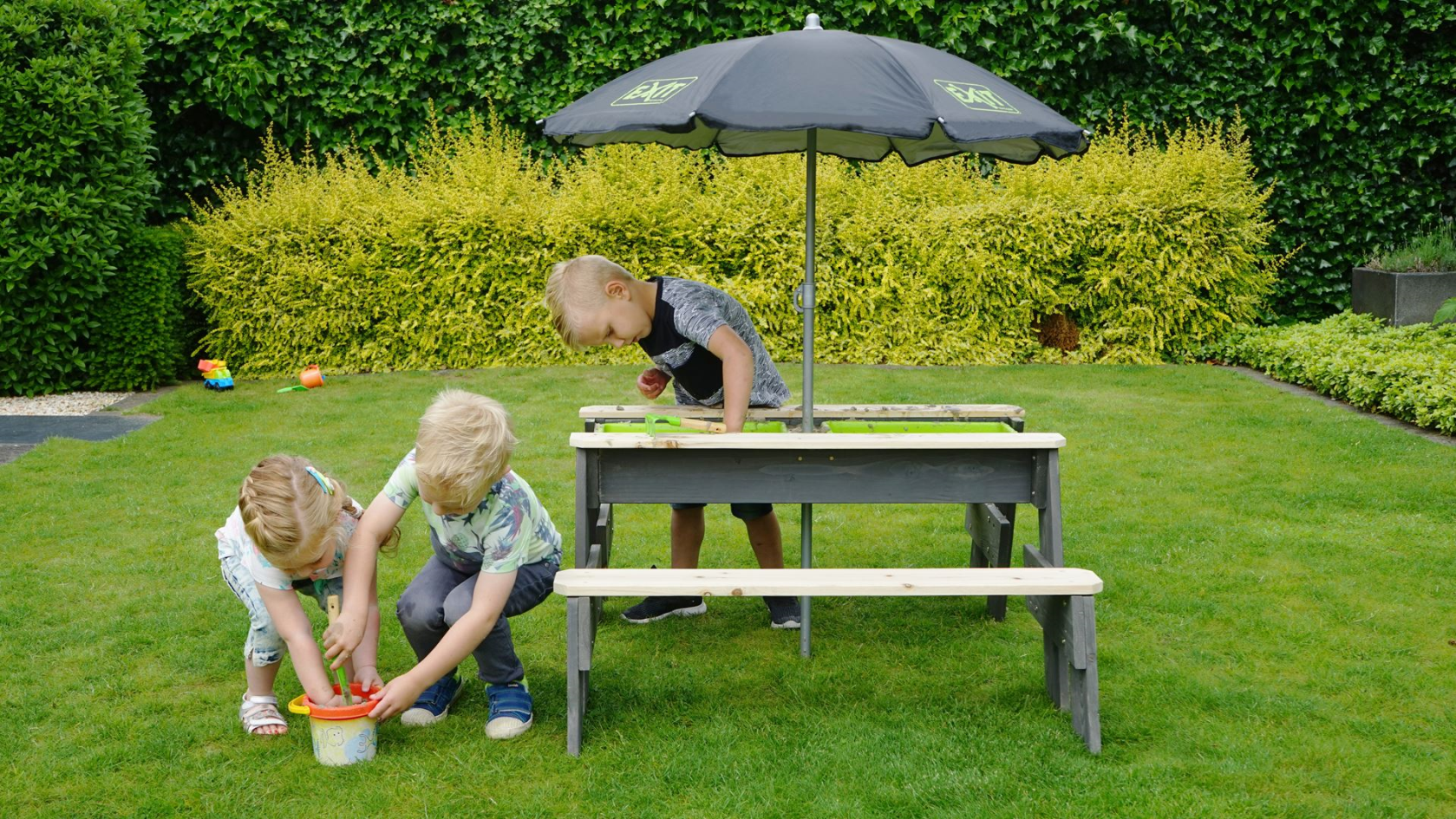 EXIT Aksent sand, water and picnic table (2 benches) with parasol and garden tools