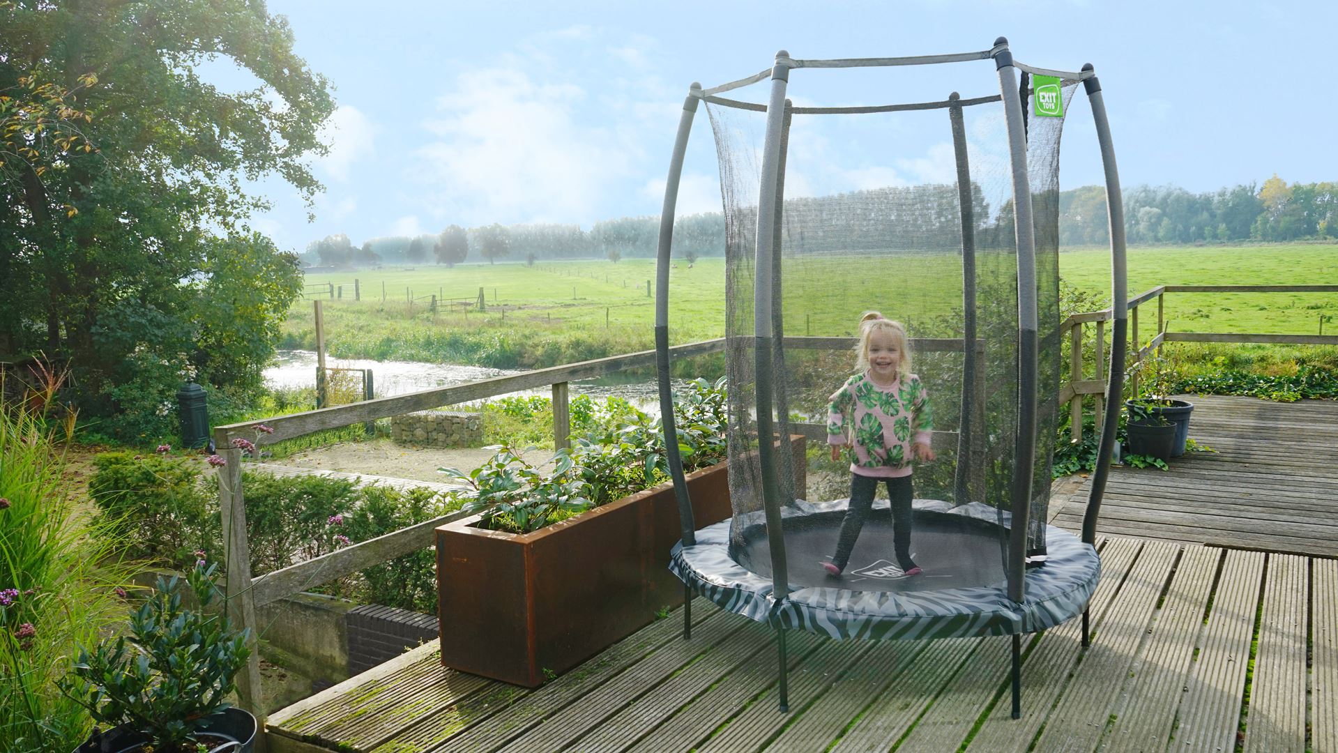 EXIT-Tiggy-junior-trampoline-met-veiligheidsnet-140cm-zwart-grijs