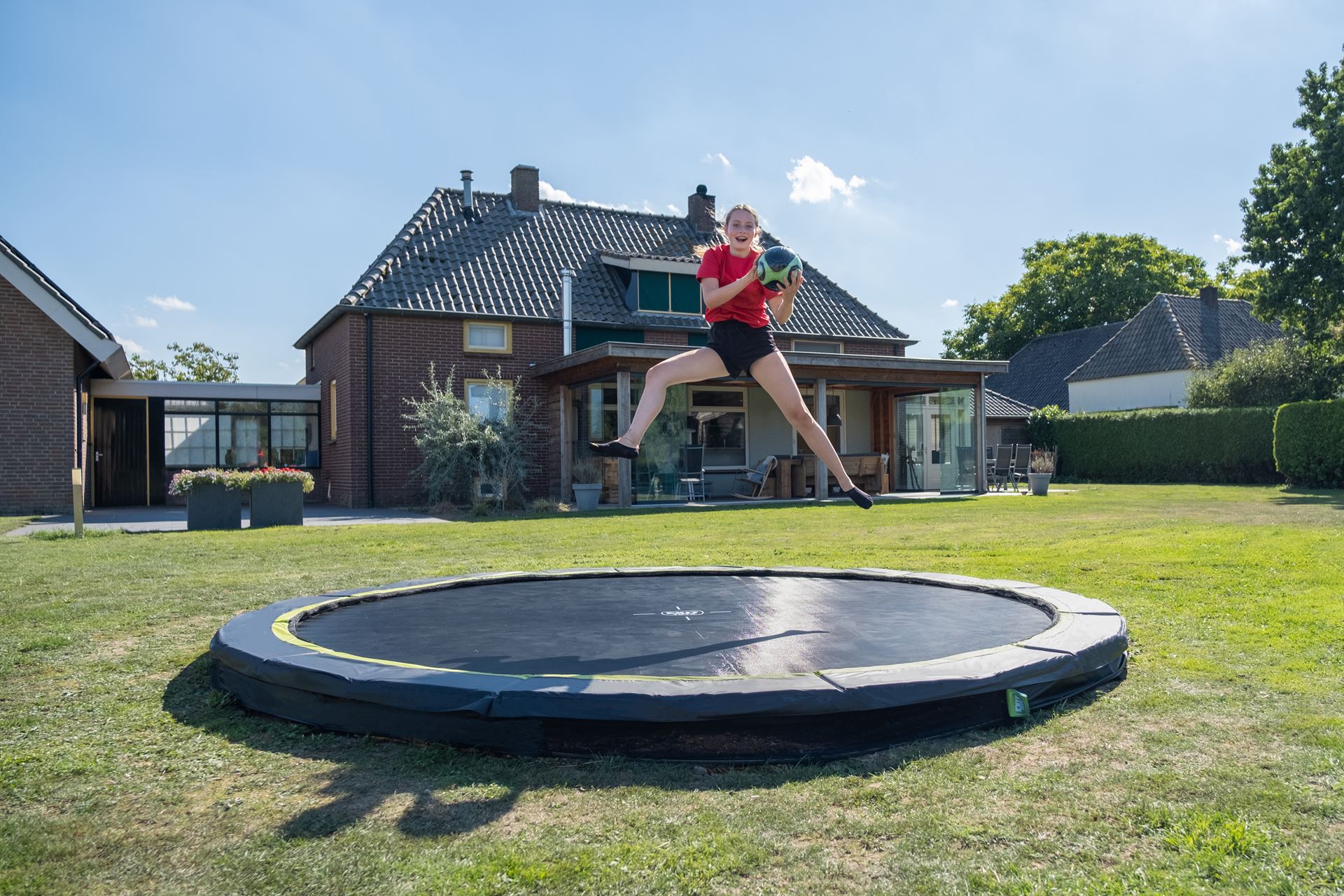 EXIT-Silhouette-inground-sports-trampoline-366cm-zwart