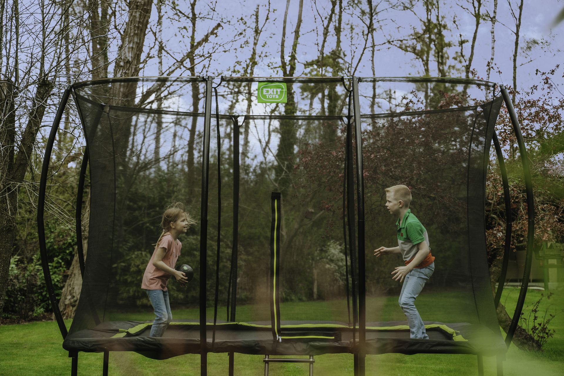 EXIT-Silhouette-trampoline-244x366cm-zwart