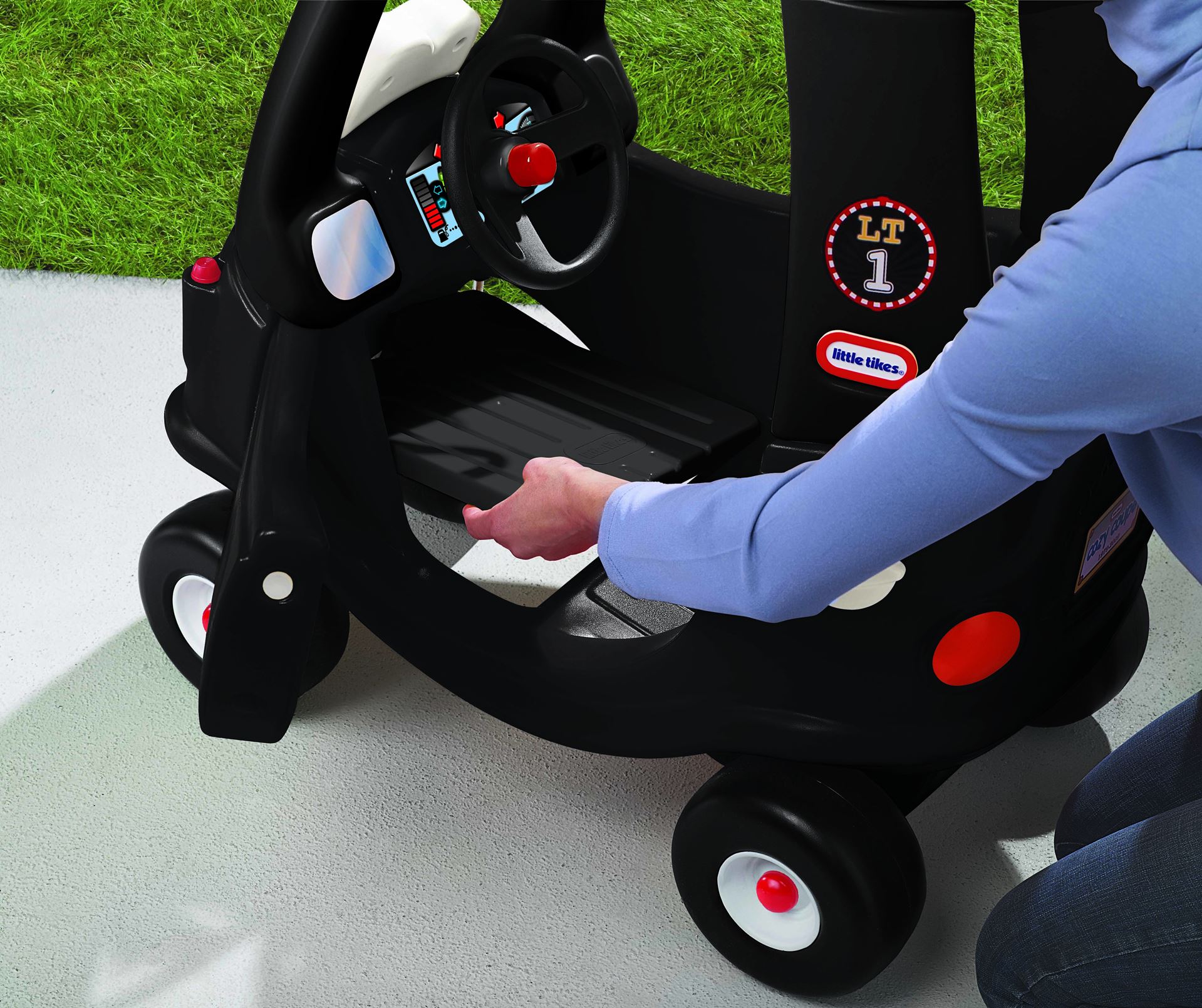 Little-Tikes-loopauto-Cozy-Coupe-Taxi-zwart